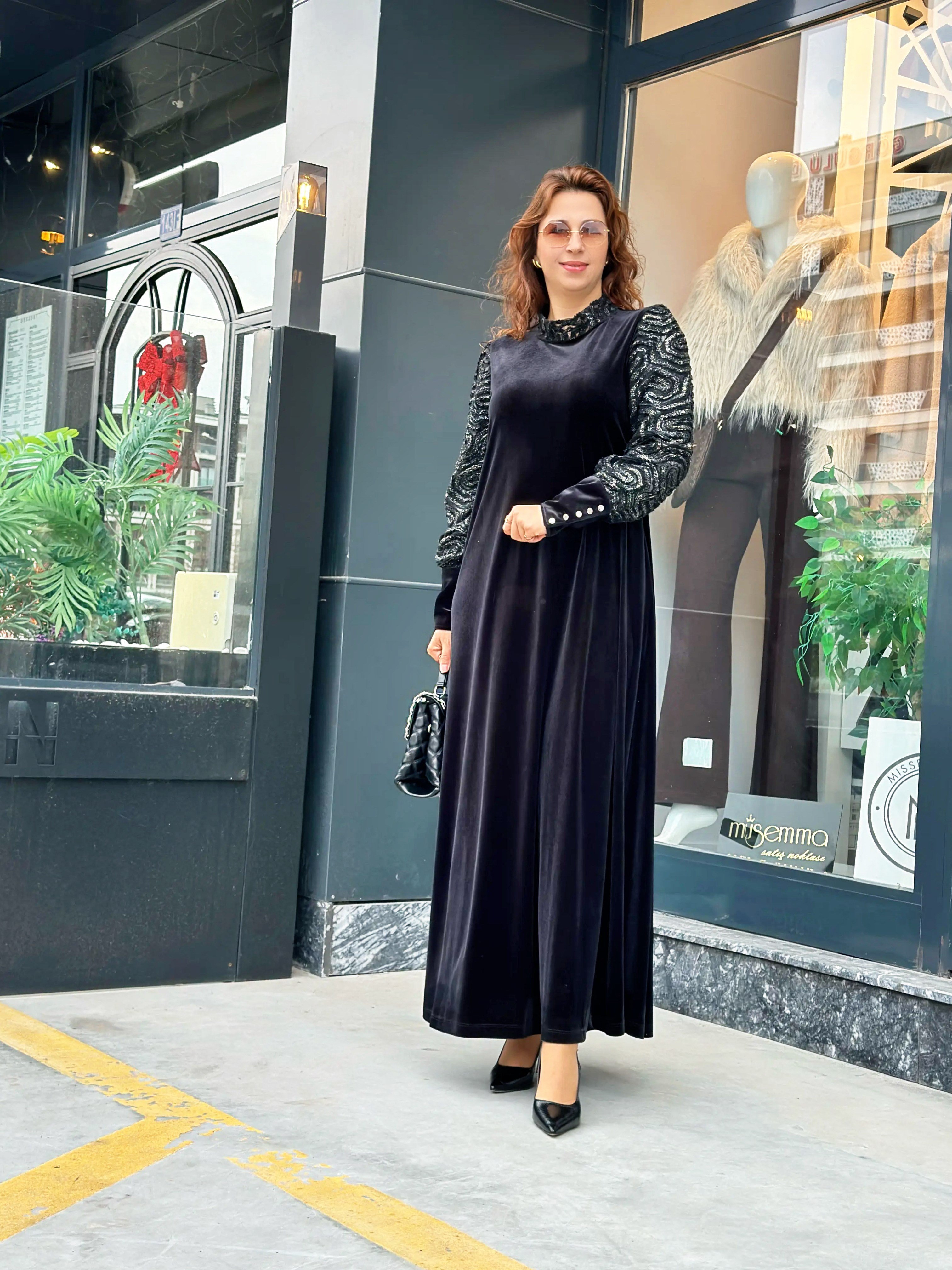 Kadife Kolları Güpürlü İşlemeli Elbise Siyah