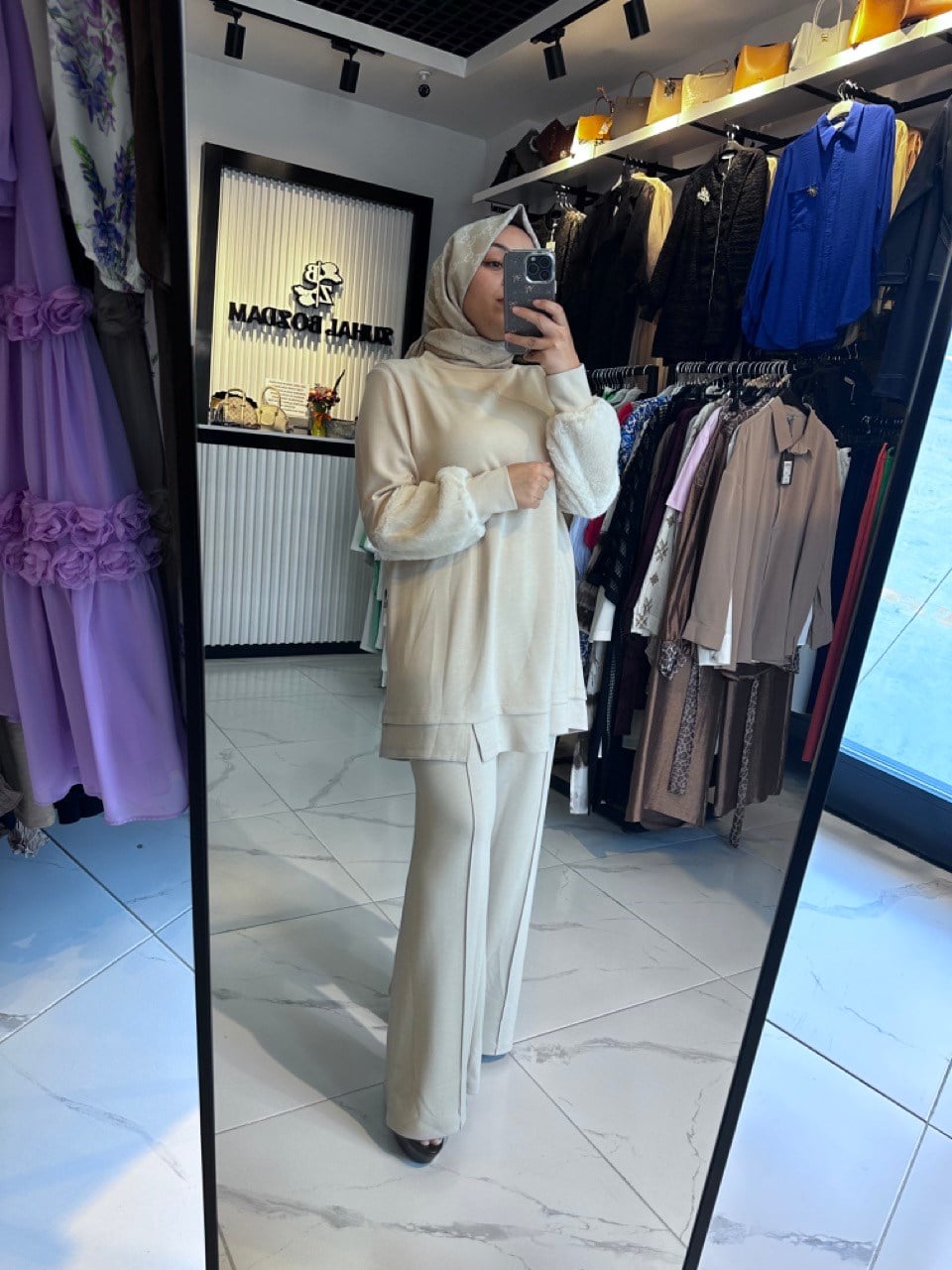 Kolları Kürk Detaylı Pantolunlu Takım