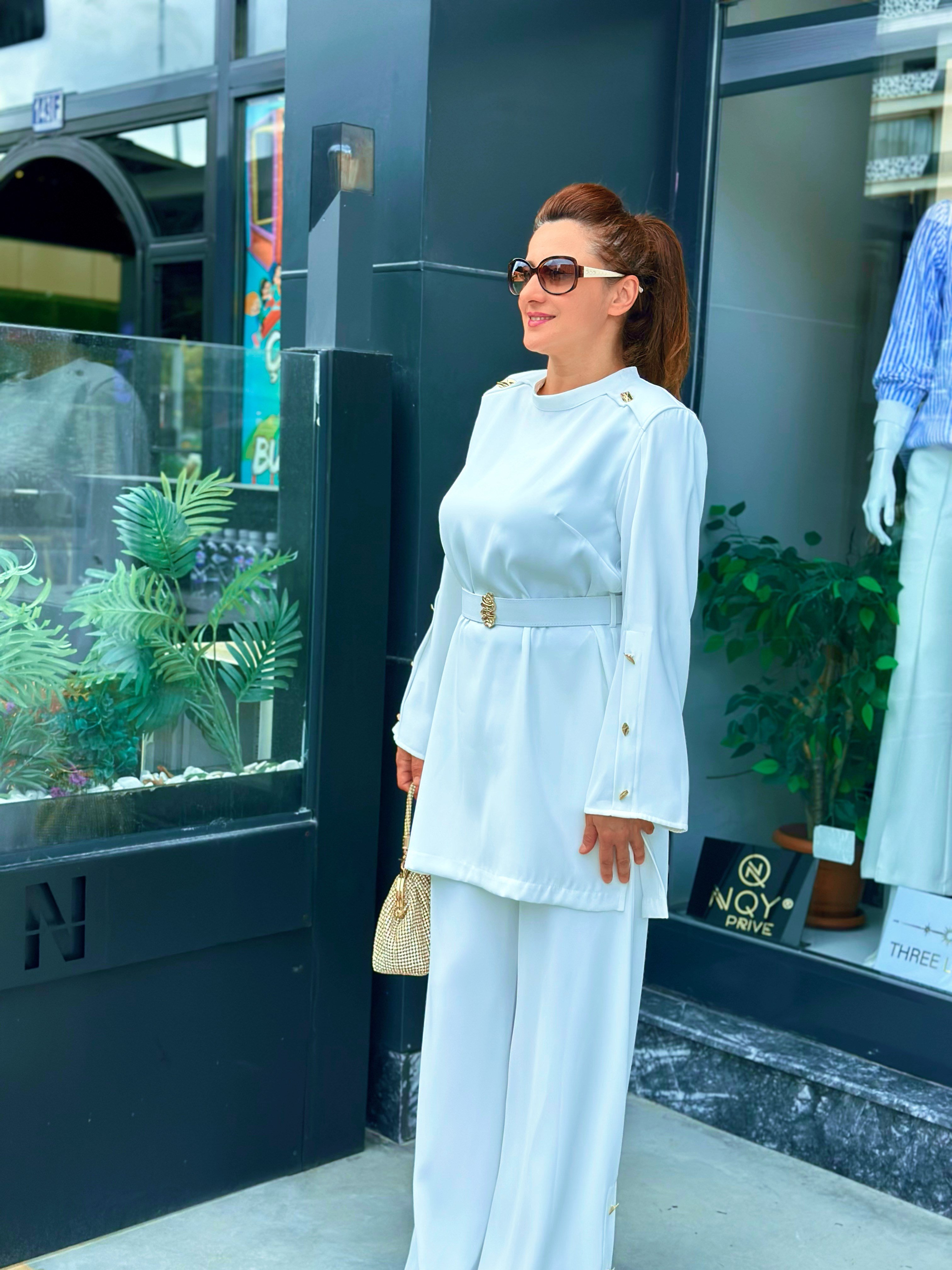 RANA GOLD DÜĞME DETAYLI BEYAZ PANTOLONLU TAKIM