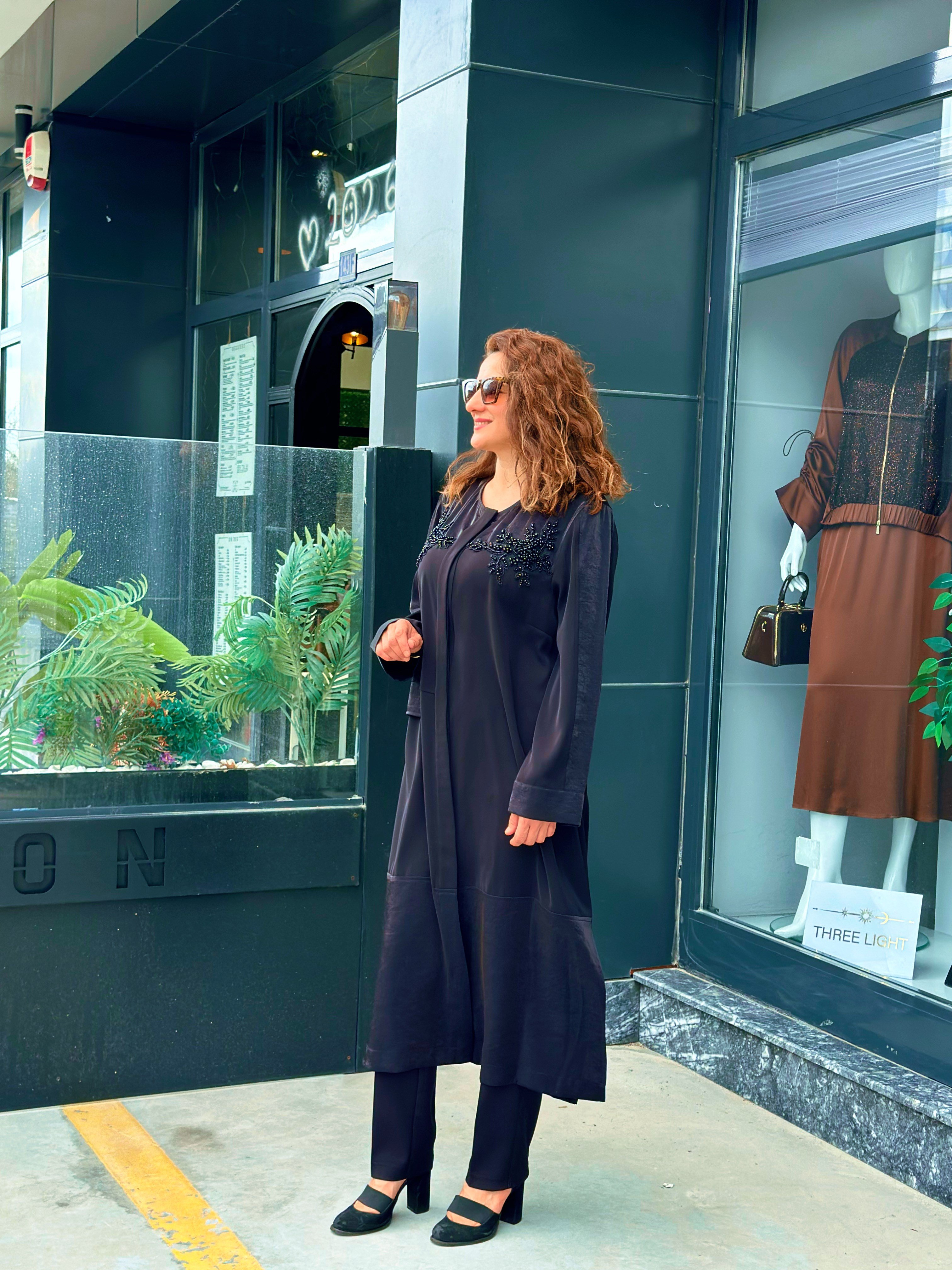 Taş İşlemeli Saten Detaylı Giy Çık Kap Siyah