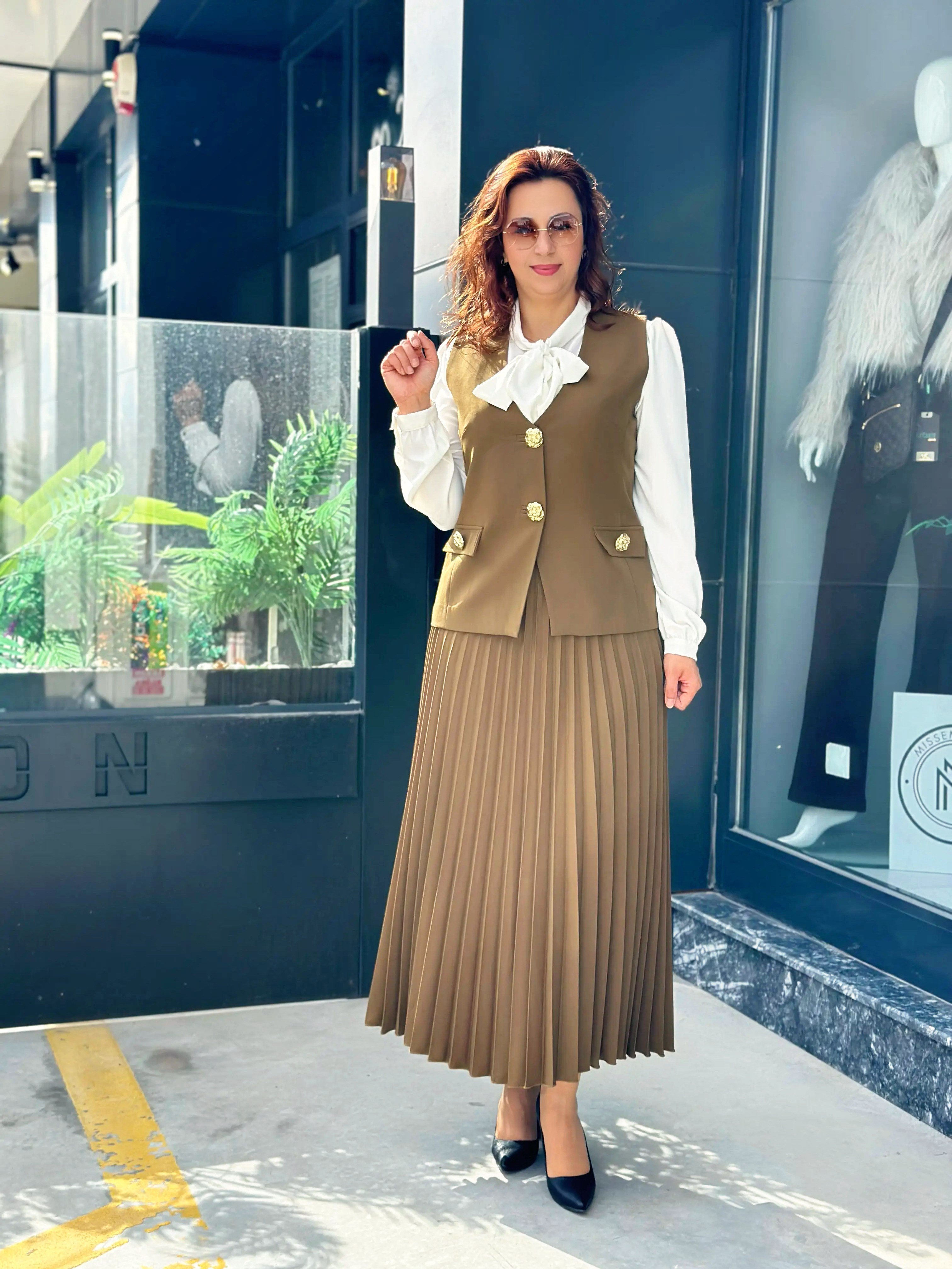 Yelekli Gold Düğme Detaylı Pileli Etekli Takım Yağ Yeşili