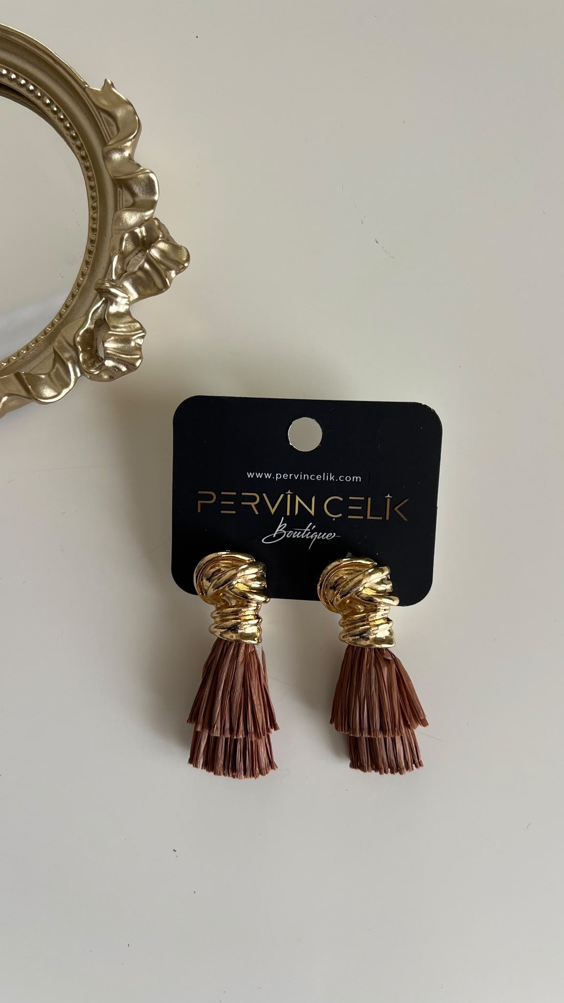 Kahverengi Gold Püskül Detaylı Küpe