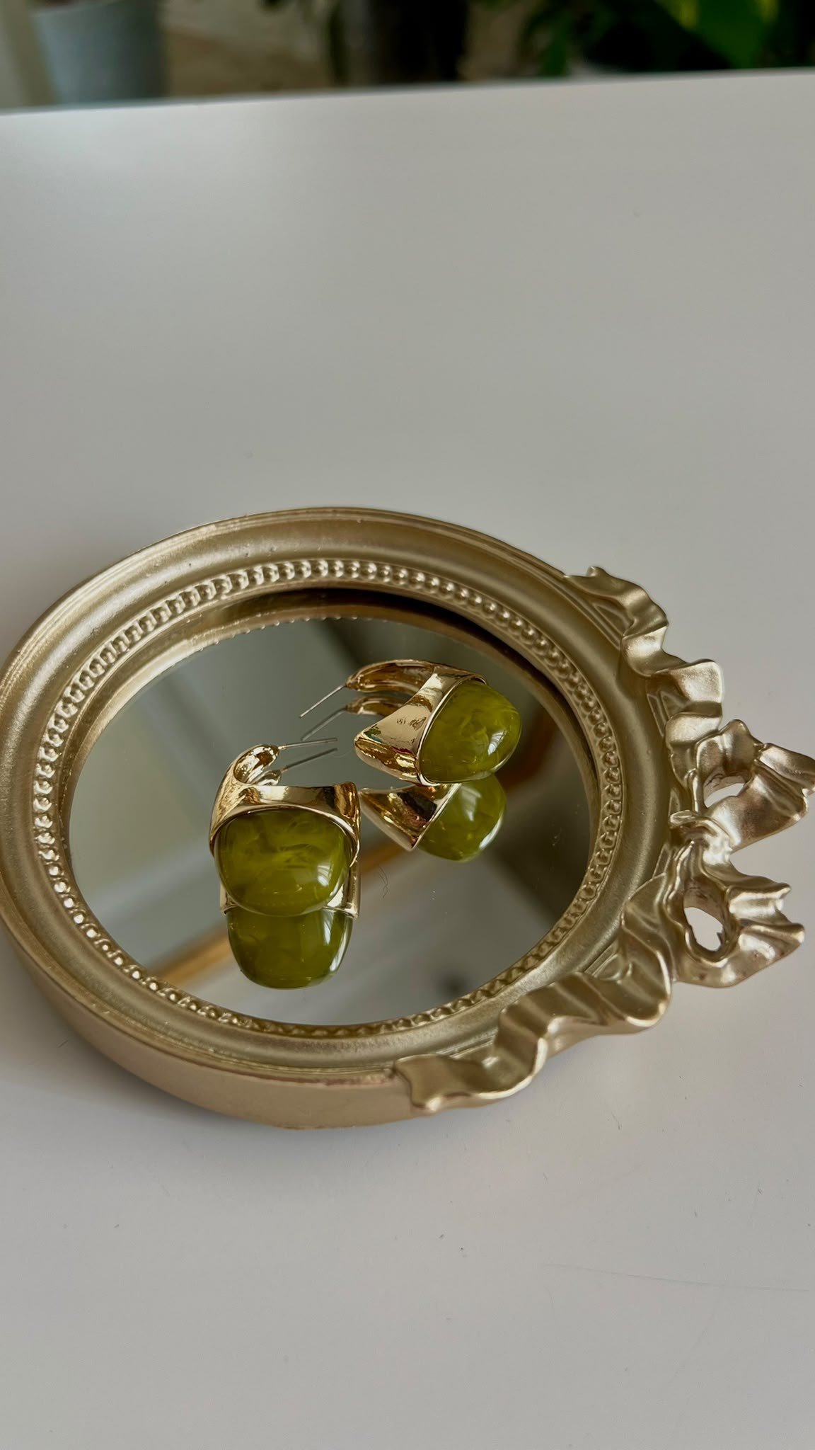 Yeşil Gold Detaylı Küpe Tasarım Küpe