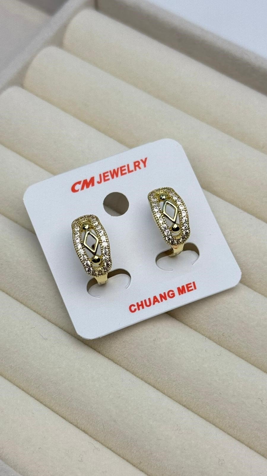 CM Küpe