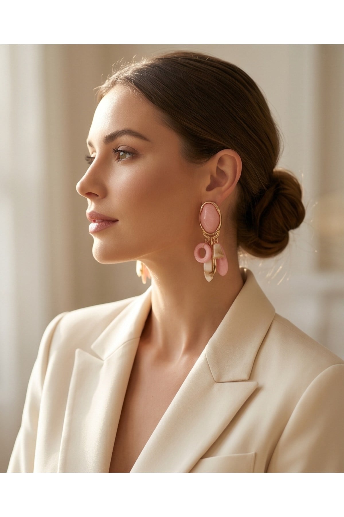 Pudra Pembe Taşlı Gold Sallantılı Kadın Küpe