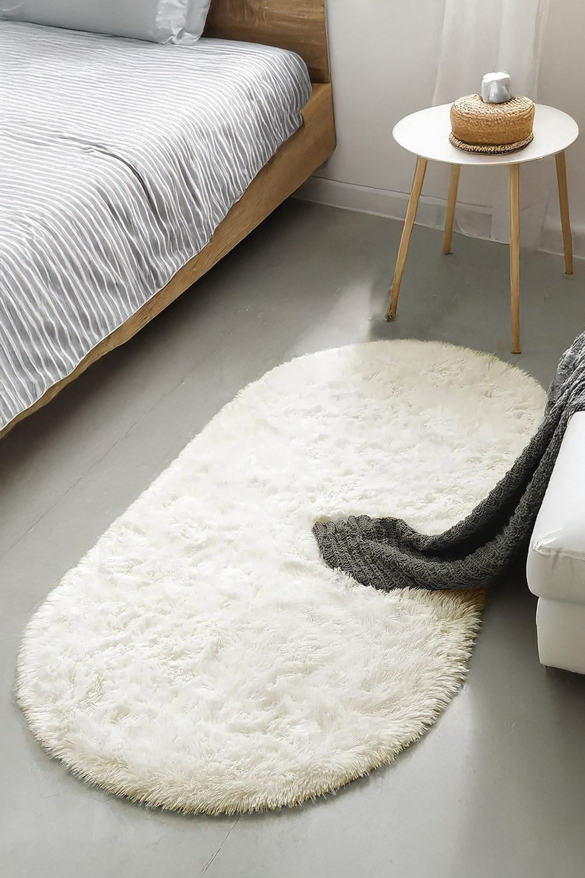 Krem Oval Peluş Post Halı Yolluk Yumuşak Tüylü Puffy Kaymaz Taban Dekoratif Yıkanabilir Modern