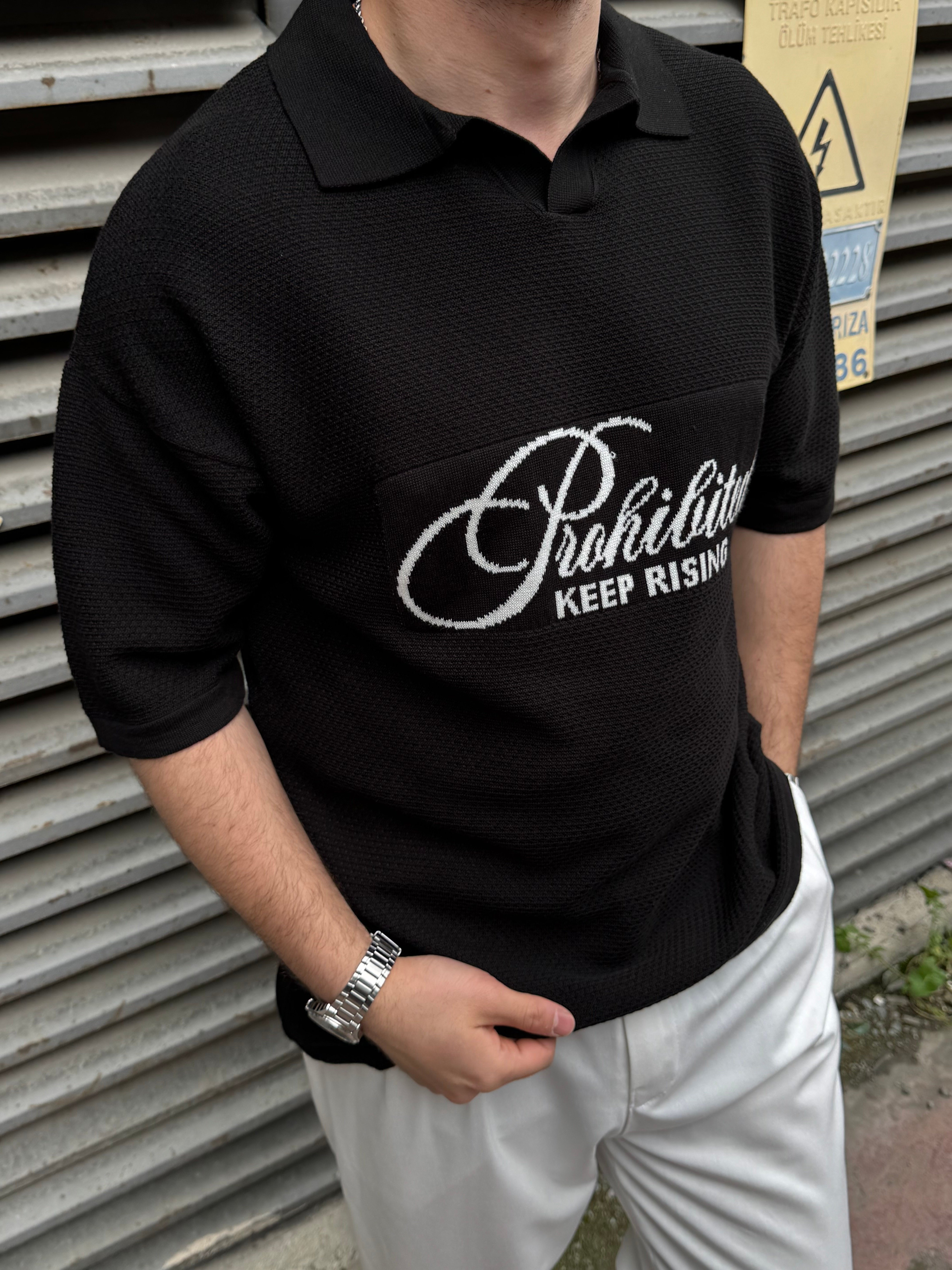 Nakış Detay Siyah Yakalı Triko T-Shirt