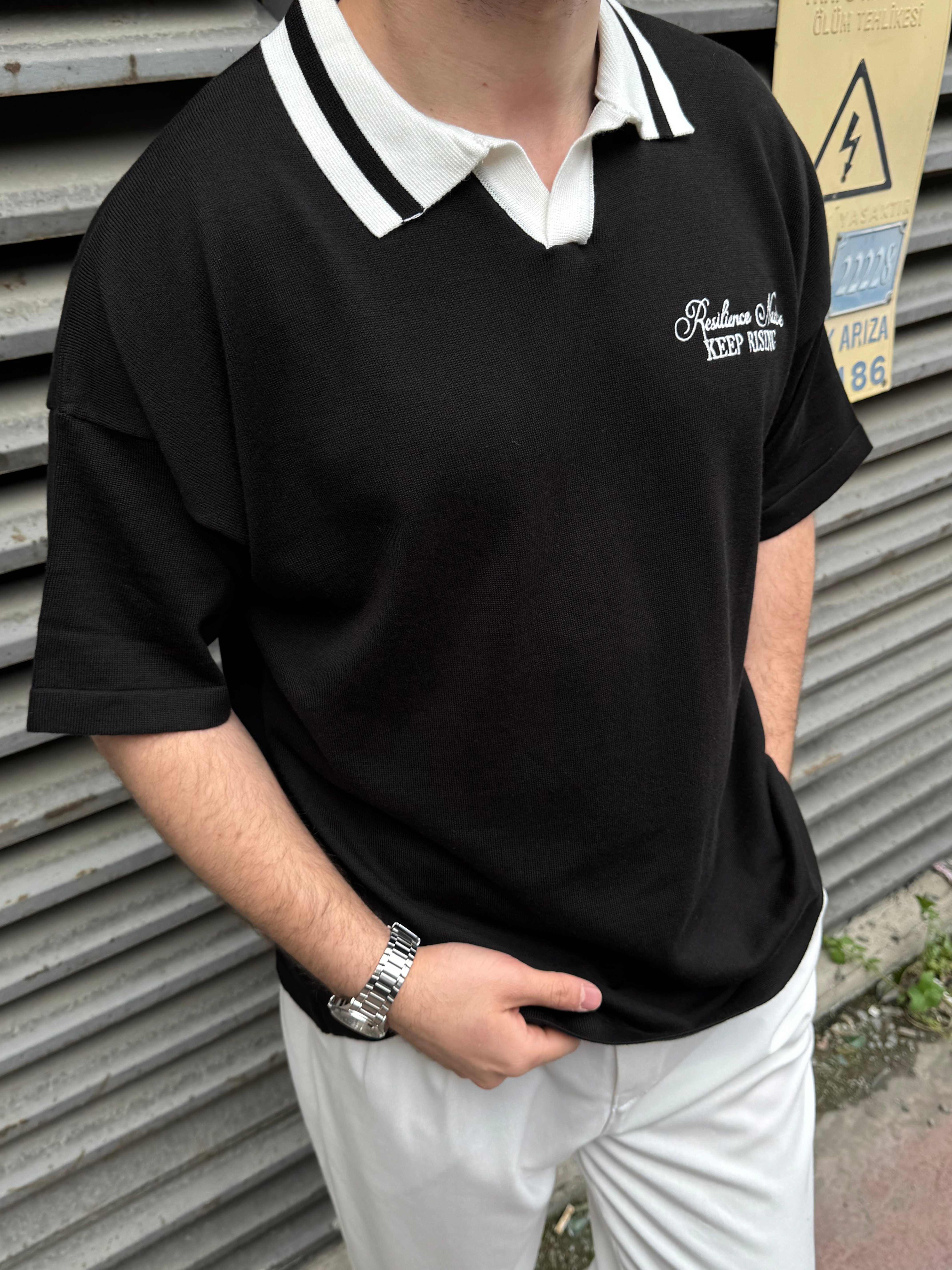 Nakış Detay Siyah Yakalı Triko T-Shirt