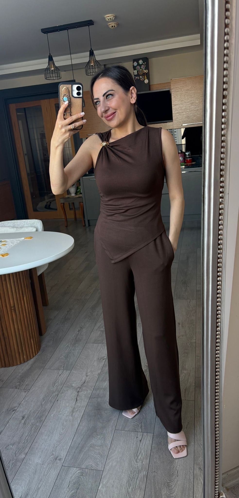 Kahverengi Drapeli Toka Detaylı Takım