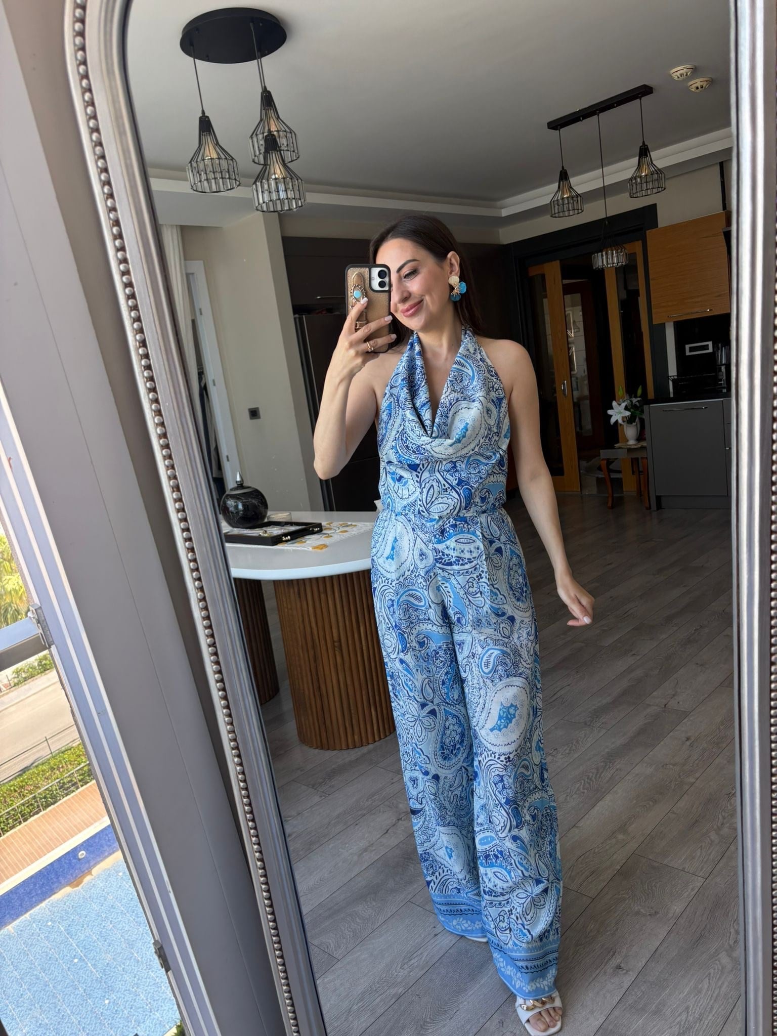 Mavi Desenli Sırt Dekolteli Bluz