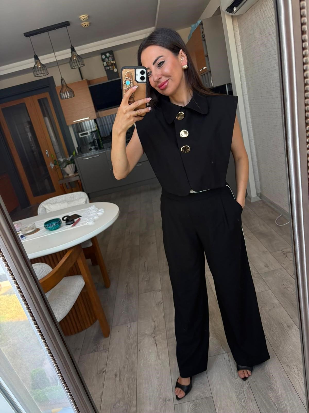 Siyah Gold Düğmeli & Kruvaze Crop Yelek Bluz