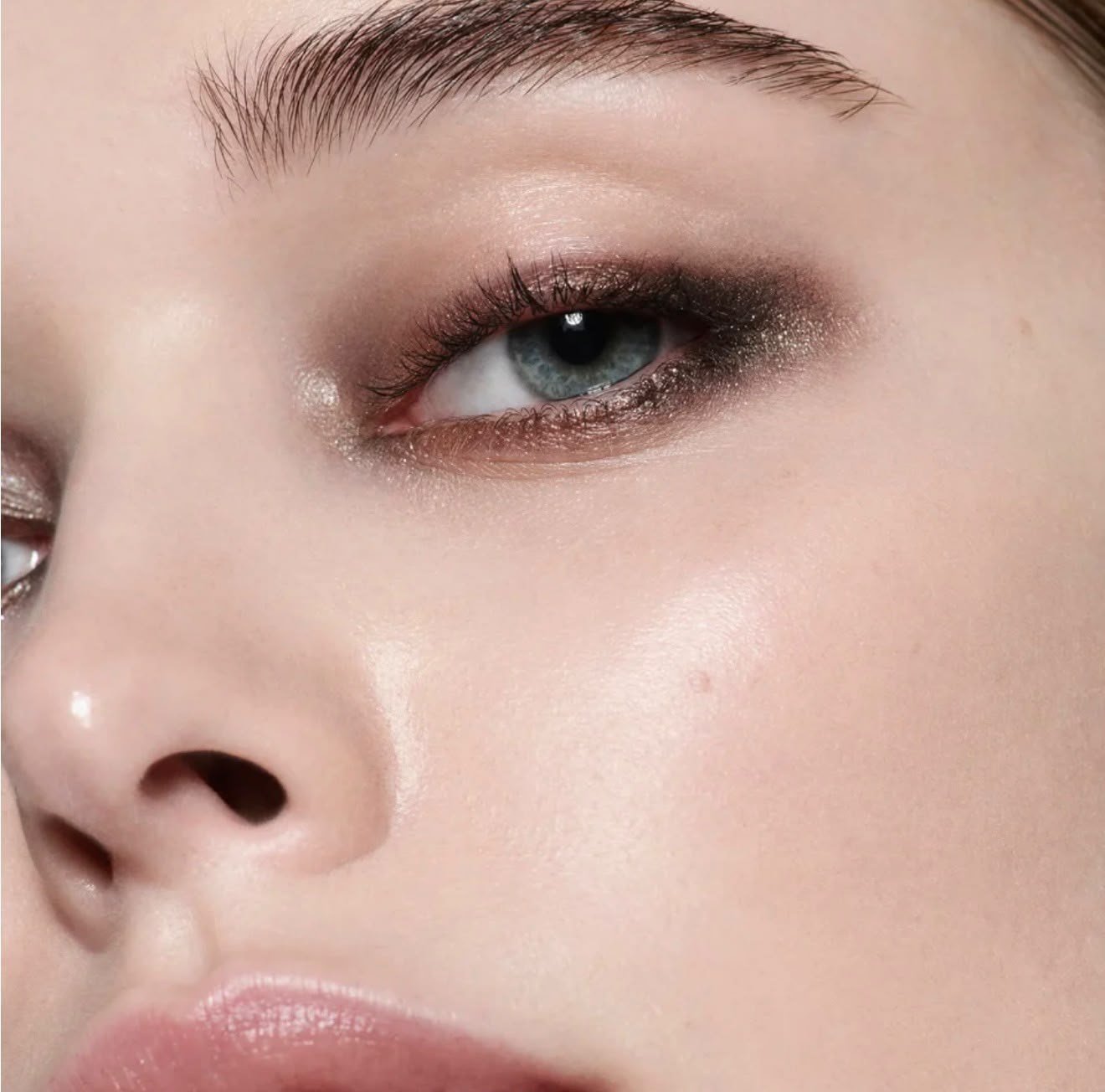 Eye Wardrobe Multi-Finish Eyeshadow Palette