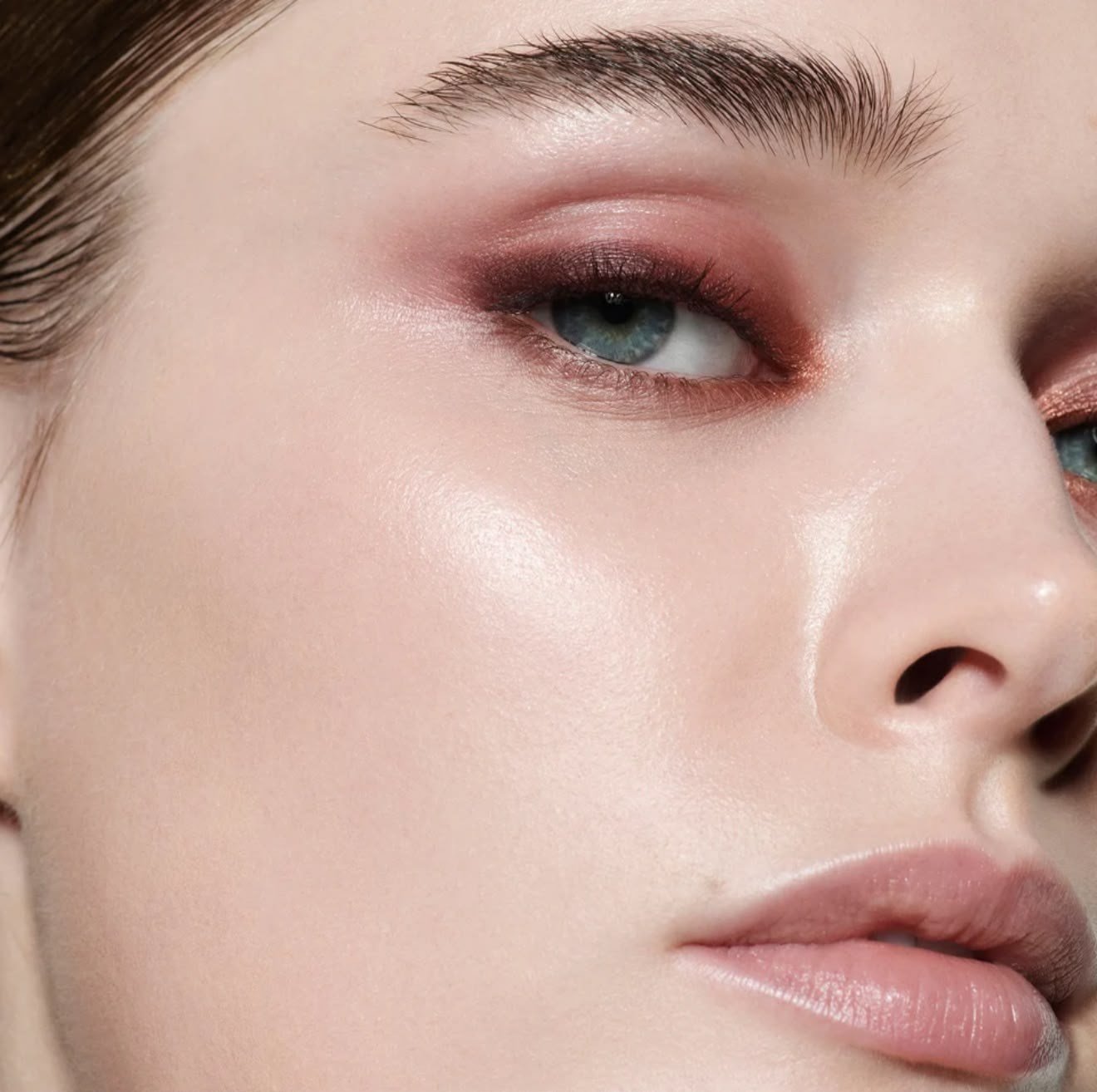 Eye Wardrobe Multi-Finish Eyeshadow Palette