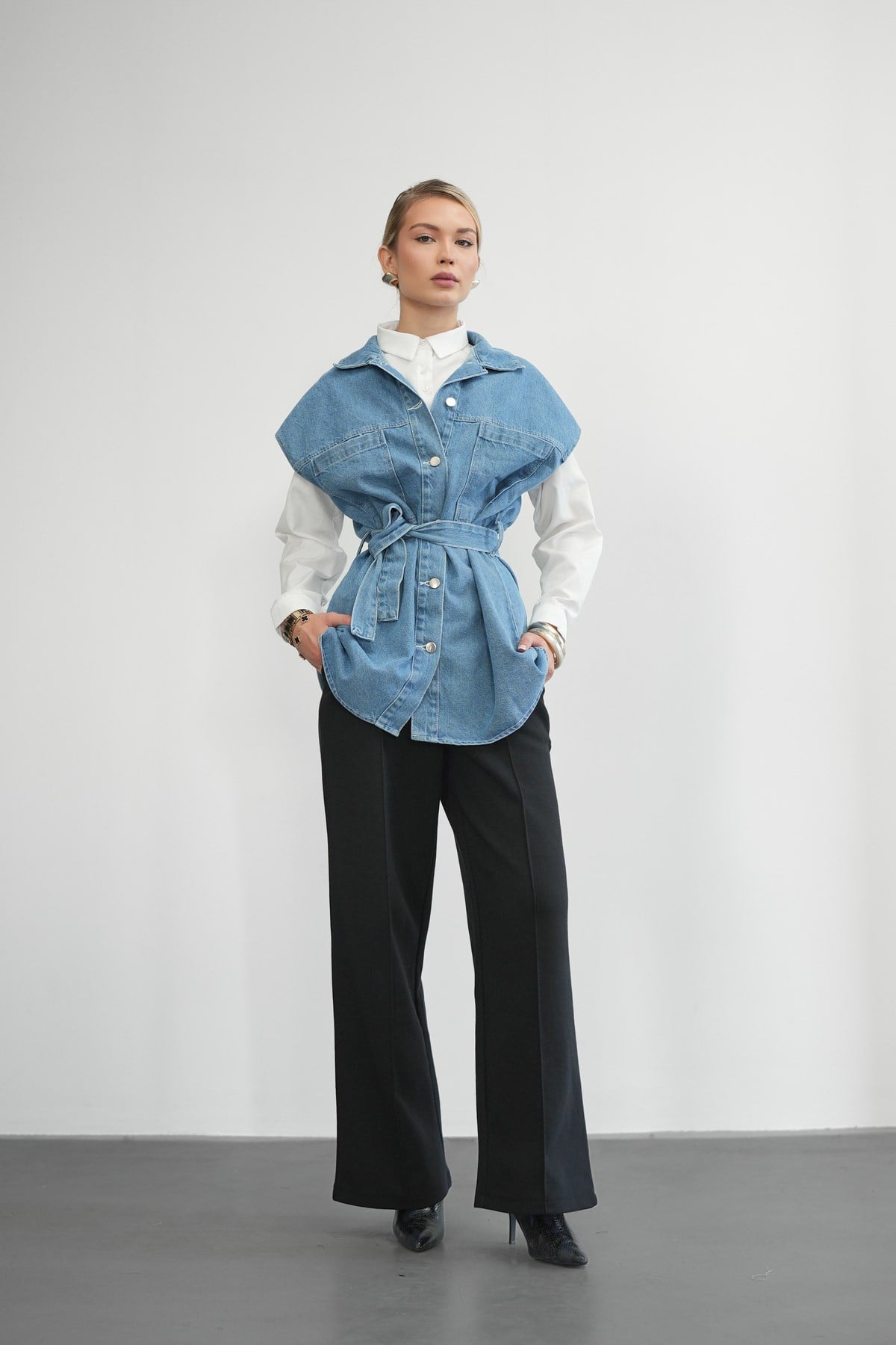 Kadın Kuşaklı Denim Oversize Düğmeli Kot Yelek