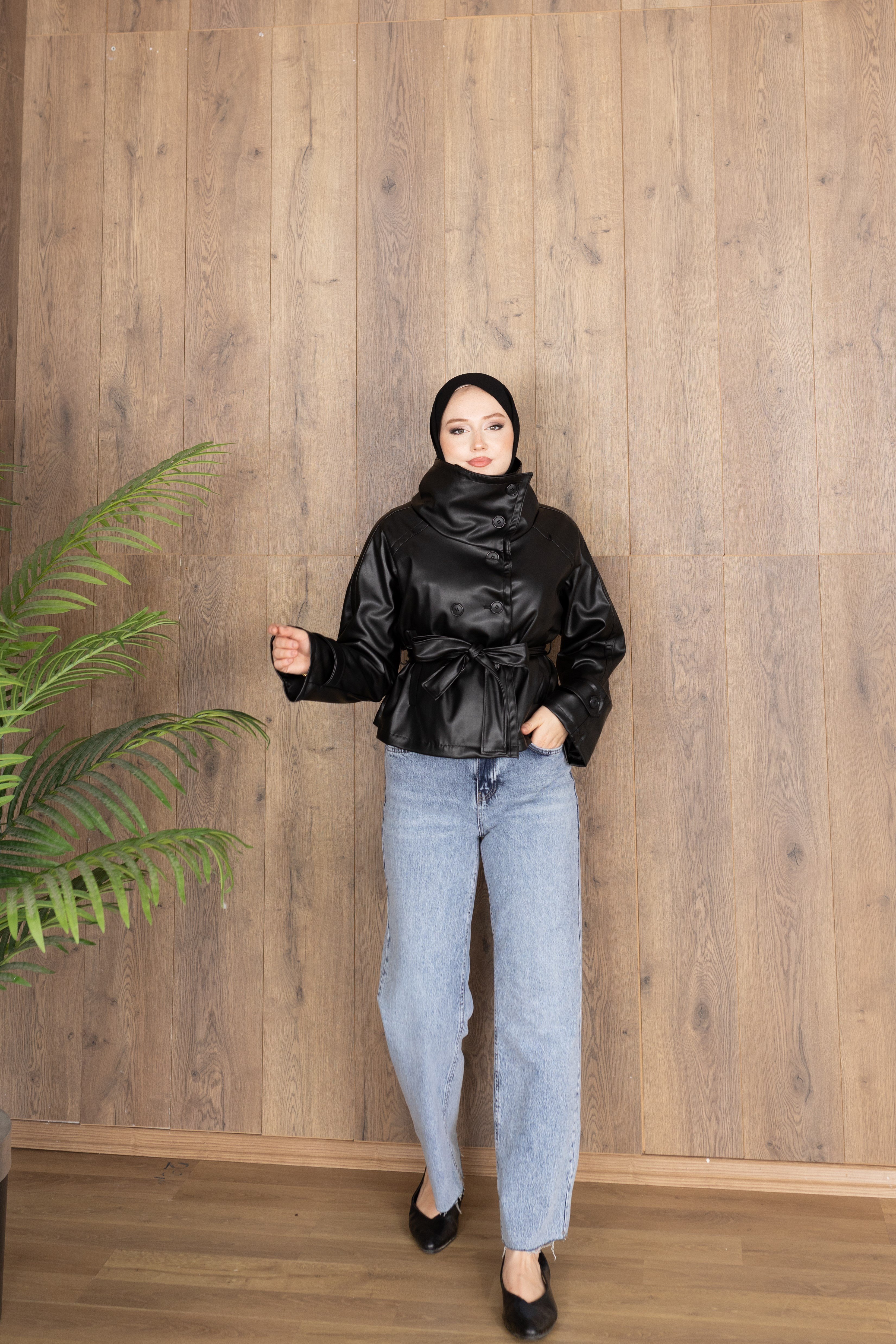 Geniş Dik Yaka Kuşaklı Oversize Deri Ceket | Siyah