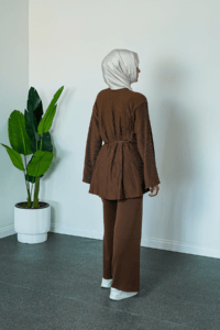 SHENAY Soft Harmony Tesettür İkili Takım V Yaka Kuşaklı 4 Mevsim Rahat Kalıp - Kahve