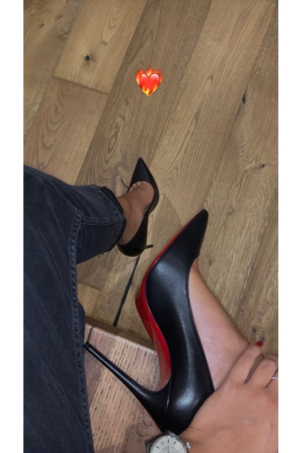 Siyah Kadın Tabanı Kırmızı Stiletto Model Klasik Topuklu Ayakkabı