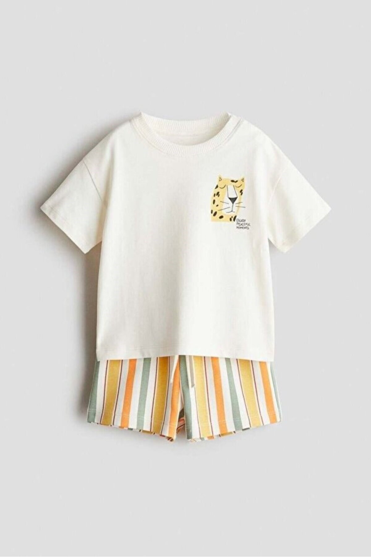 erkek-cocuk-pamuklu-ekru-t-shirt-ve-ci--200e-.jpg