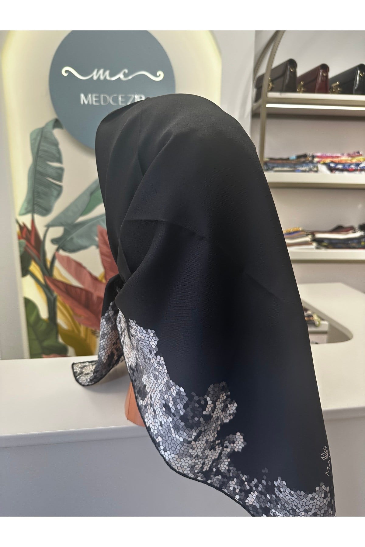 GİNA TİVİL İPEK EŞARP 90*90 CM - SİYAH