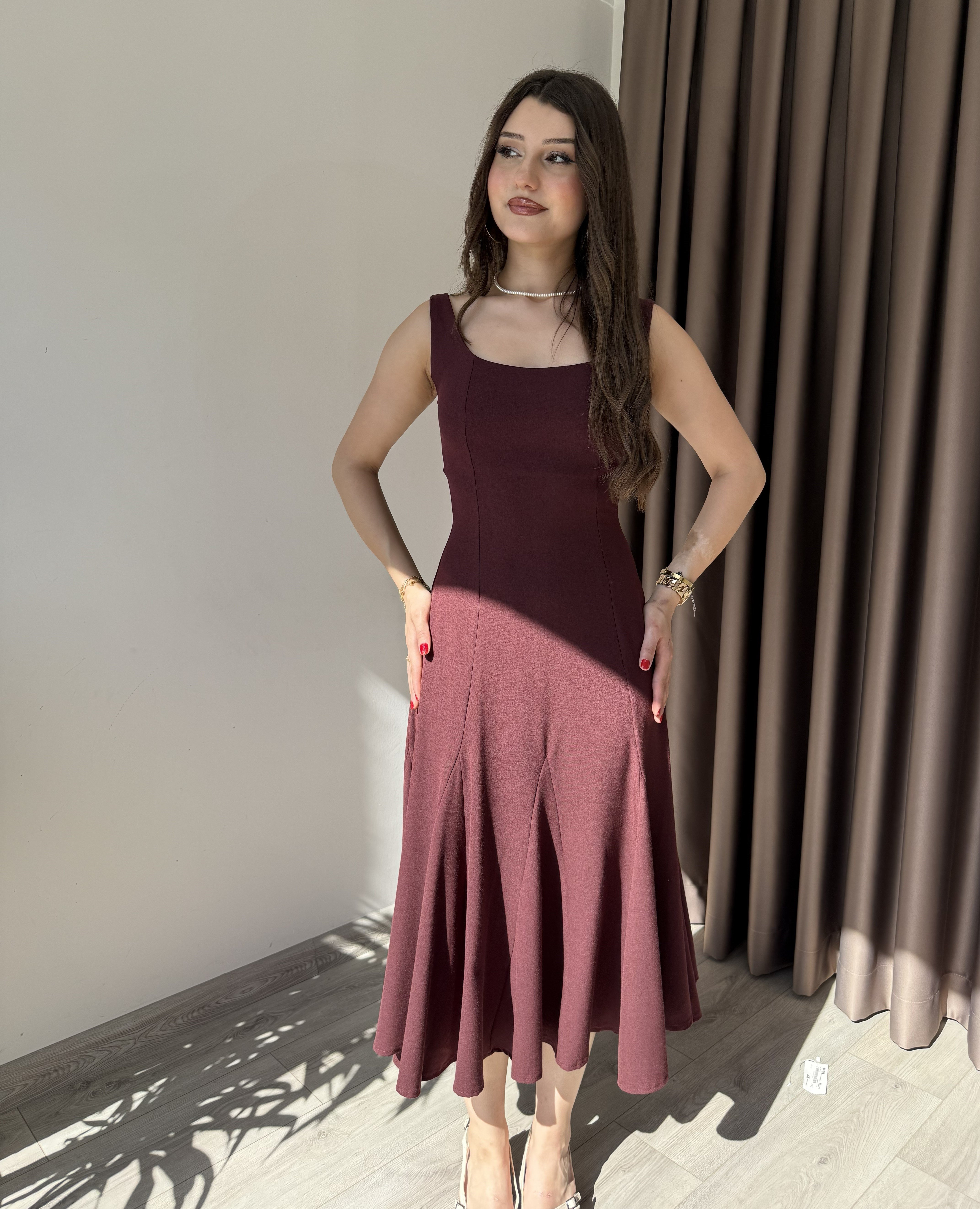 VOLANLI MİDİ ELBİSE