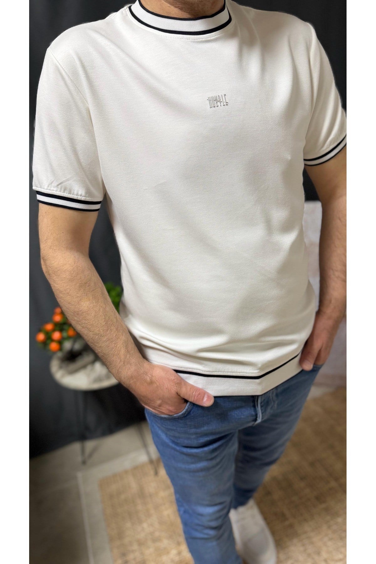 HUMBLE / HUSTLE , BISIKLET YAKA, BELİ VE KOLU DETAYLI, FIT KESIM TIŞÖRT