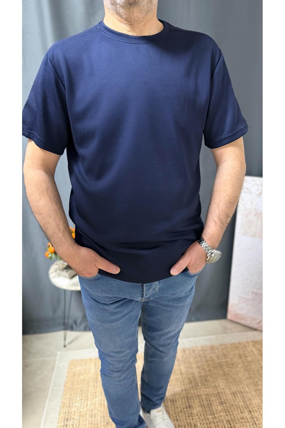 KOLLARI DETAYLI , FİTİLLİ , FİTTED ERKEK TİŞÖRT