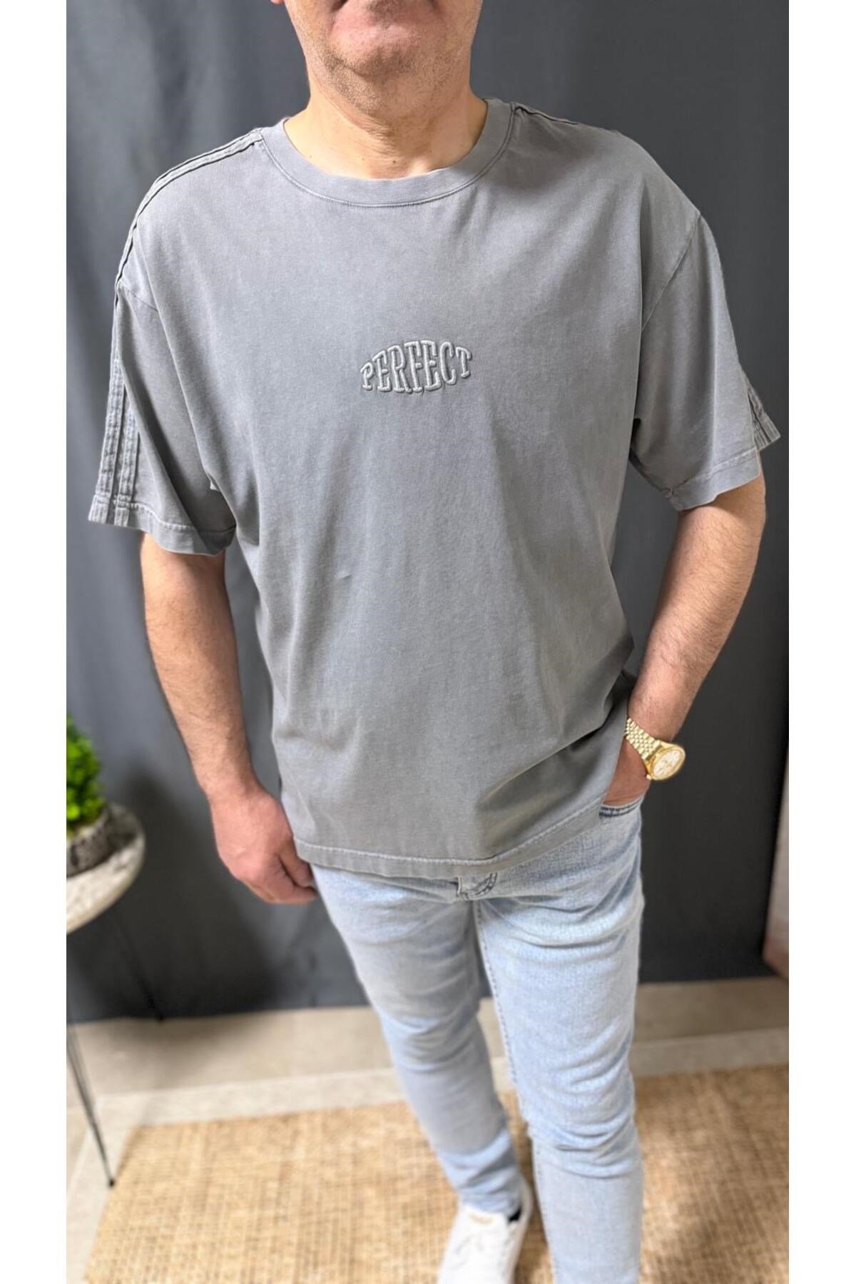 PERFECT OVERSİZE YIKAMALI KUMAŞ KOLLARI DETAYLI TİŞÖRT