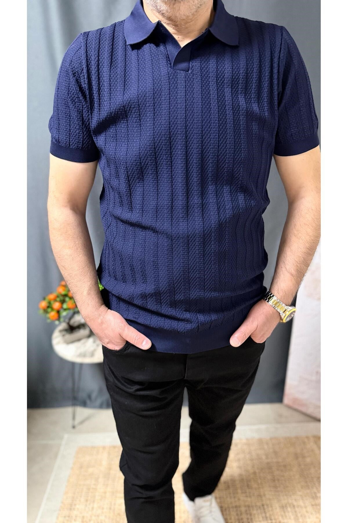 POLO YAKA KENDİNDEN DETAYLI, KOLU VE BELİ LASLİKLİ TİŞÖRT