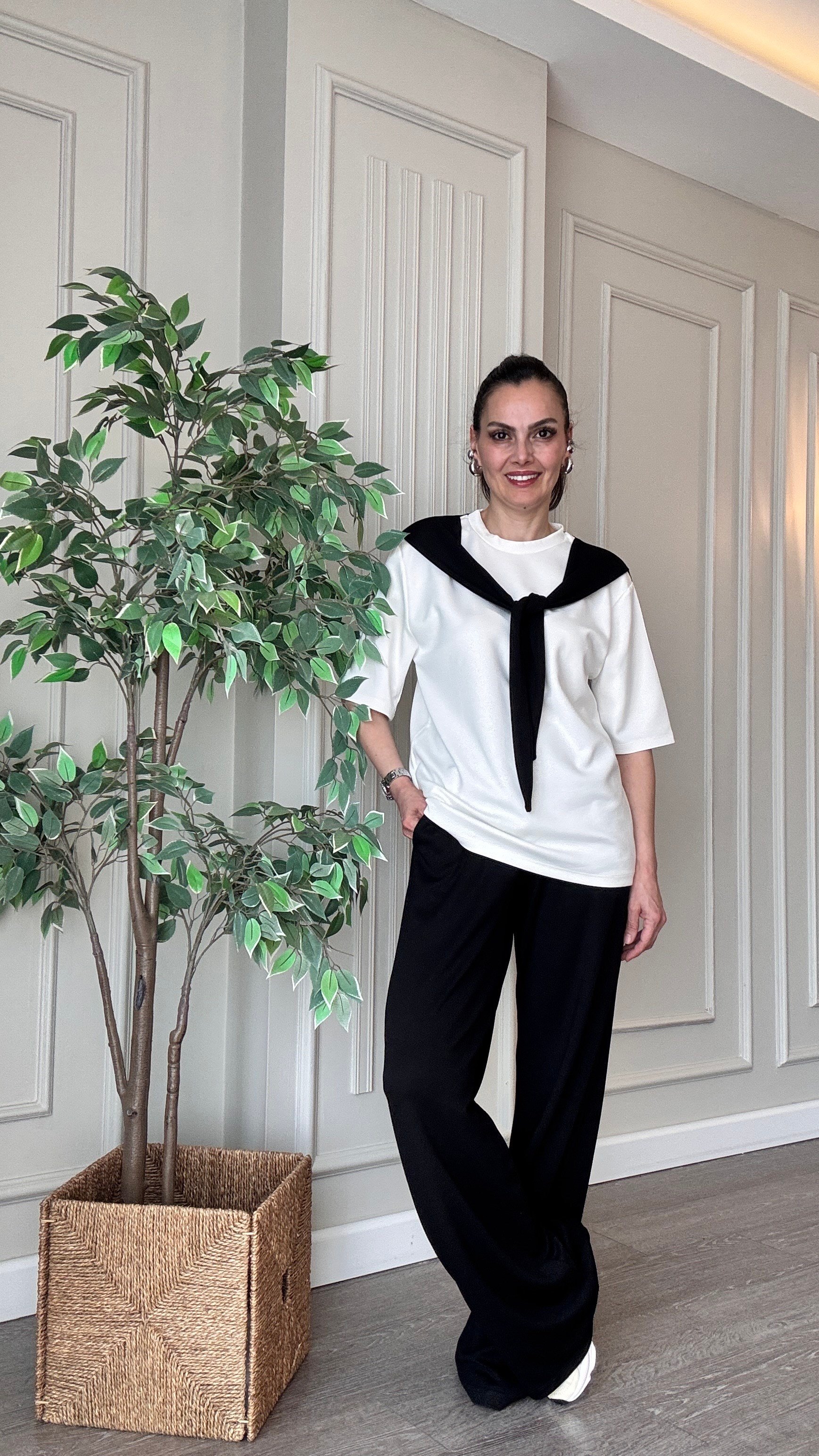 Bağlama Detaylı Siyah Takım – Şık & Modern Kombin