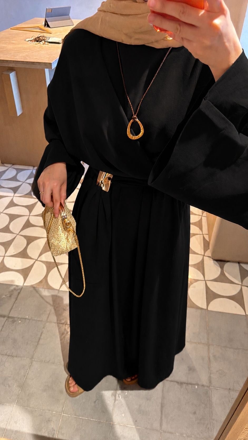 Gold detaylı elbise siyah
