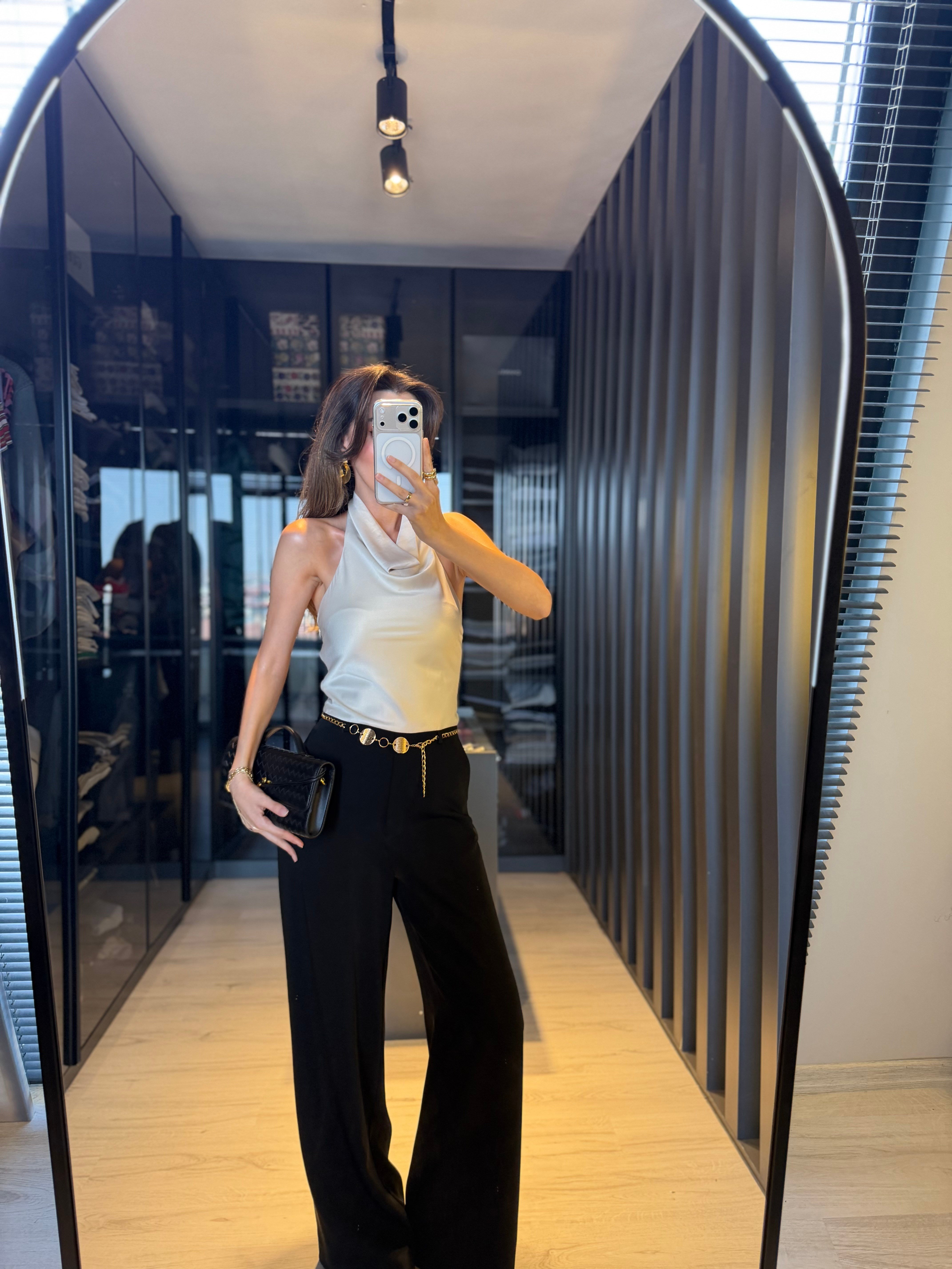 Degaje Yaka Sırt Detay Kemerli Tulum