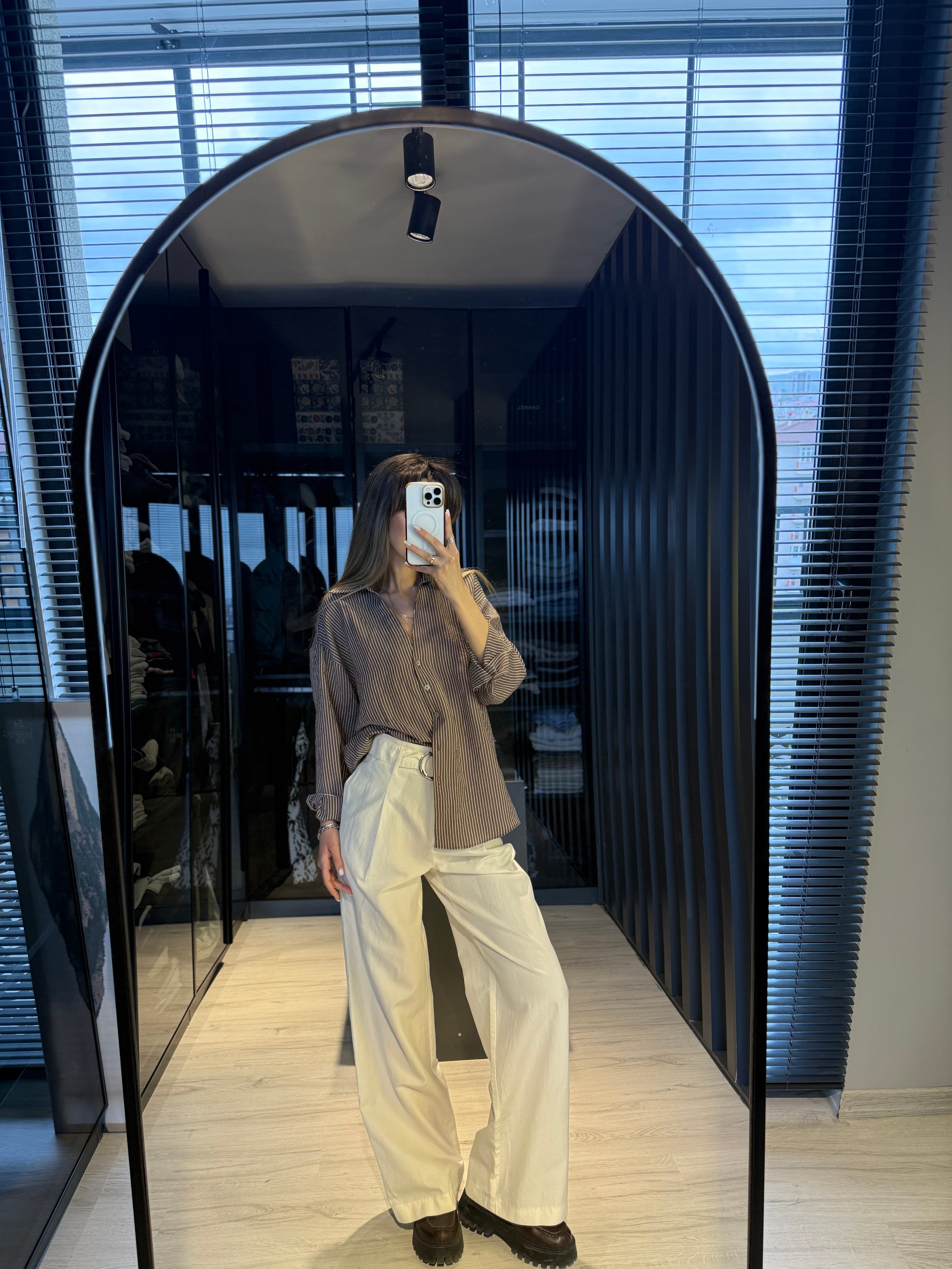 Ekru Kemerli Pantolon 