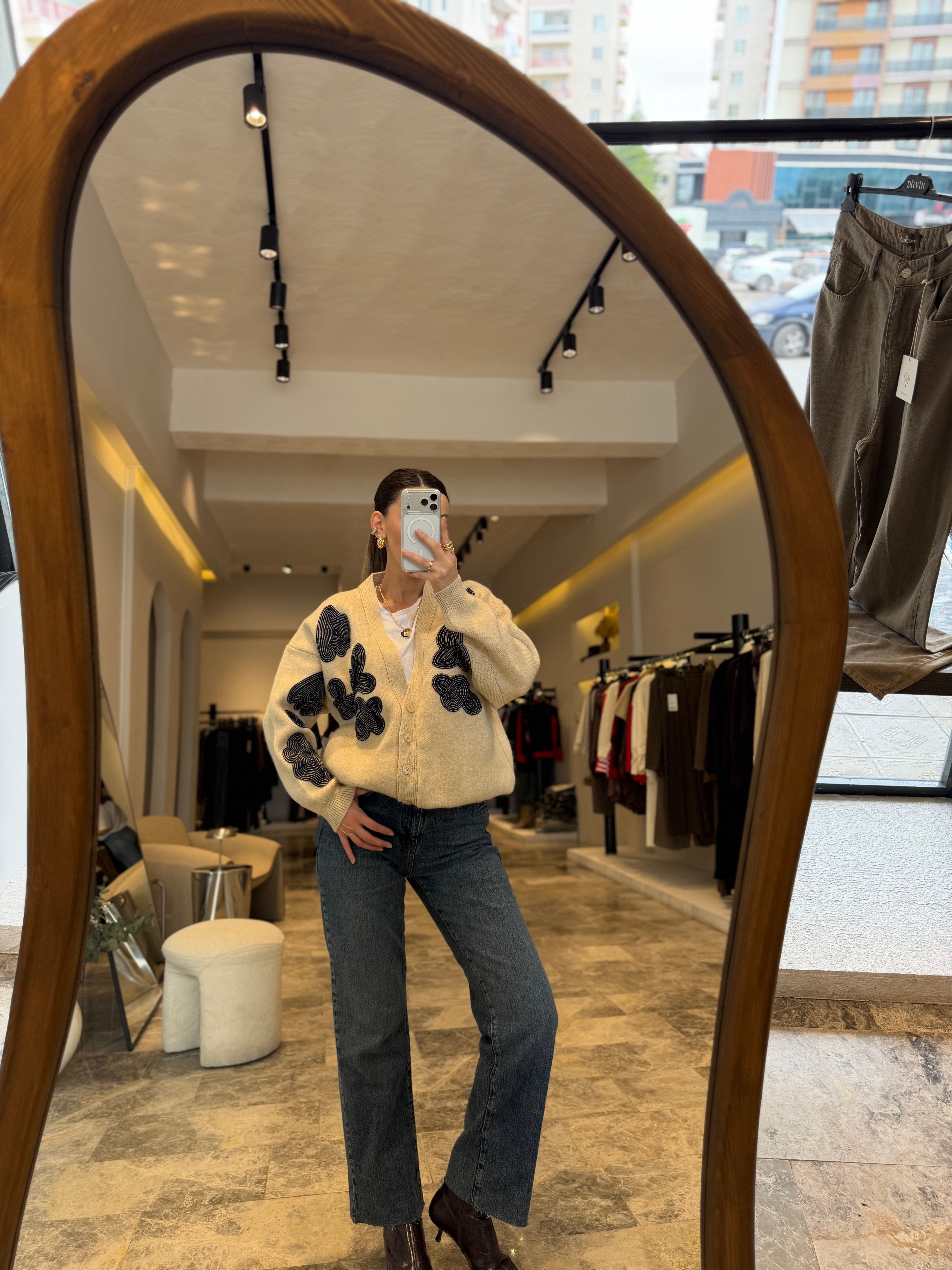 Mavi Paça Kesik Kemerli Jean 