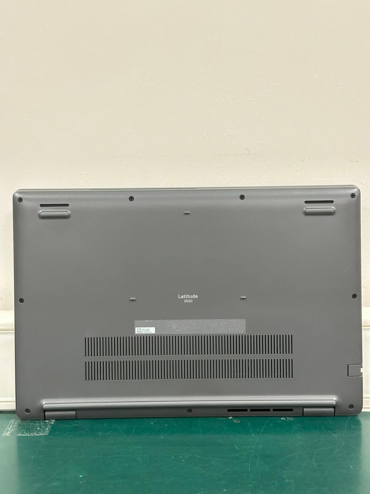 Dell Latitude 3550 XCTOL355015EMEA013 i7-1355U 64GB 2TBSSD MX570A 15.6