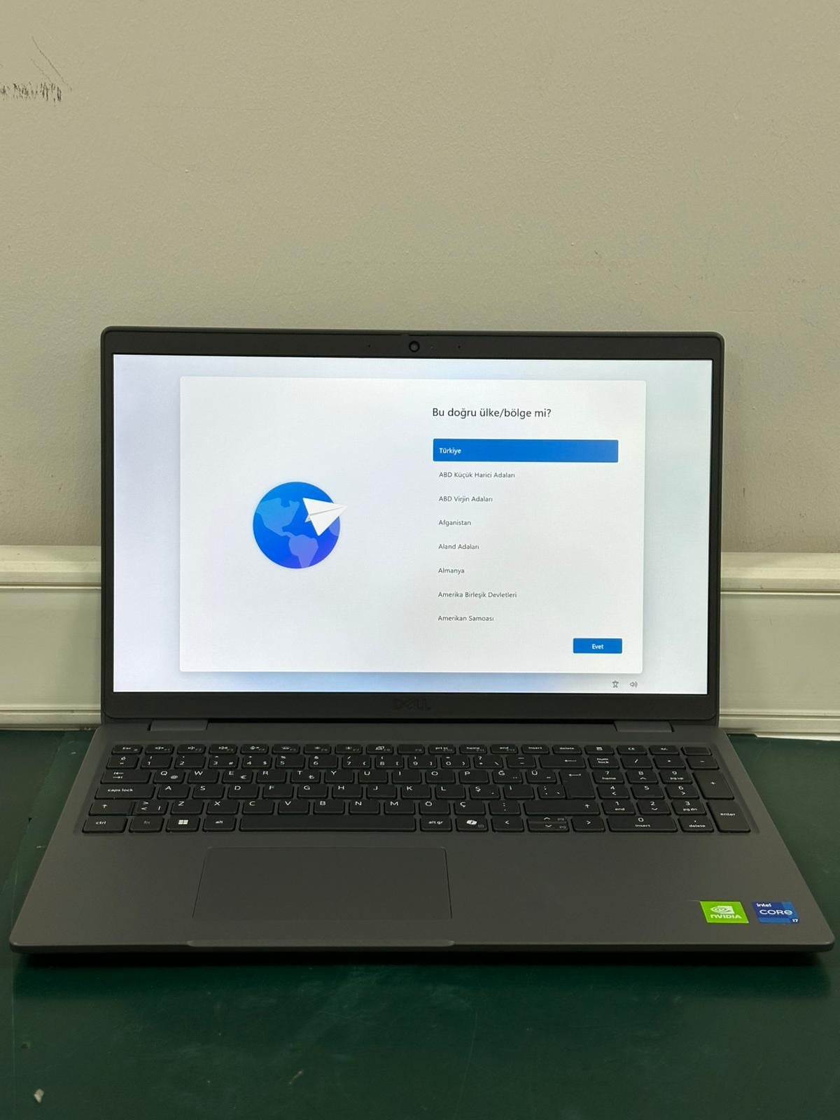 Dell Latitude 3550 XCTOL355015EMEA013 i7-1355U 64GB 2TBSSD MX570A 15.6
