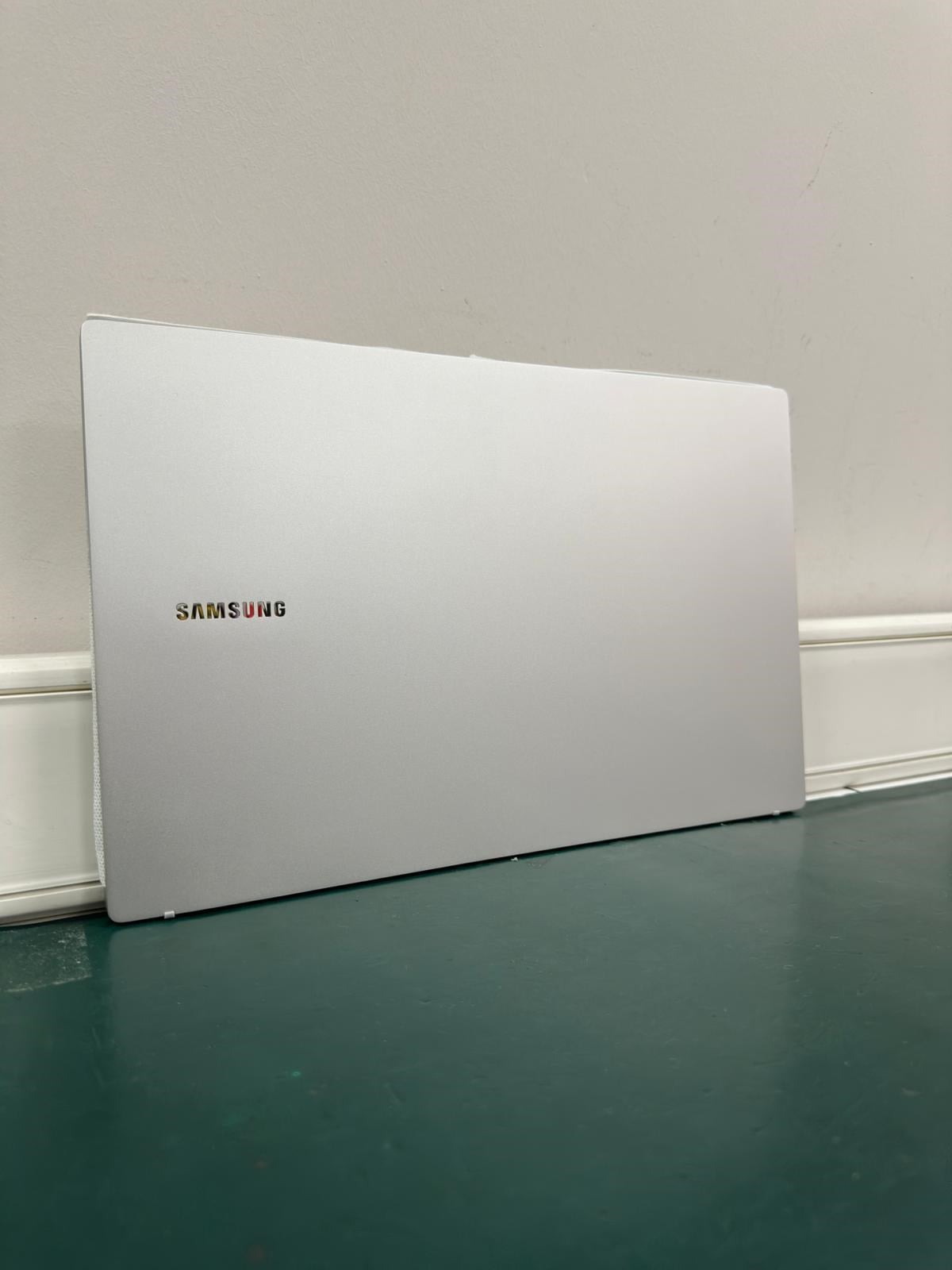 Samsung Galaxy Book3 NP750XFG-K00TT i7-1355U 16GB 512SSD 15.6