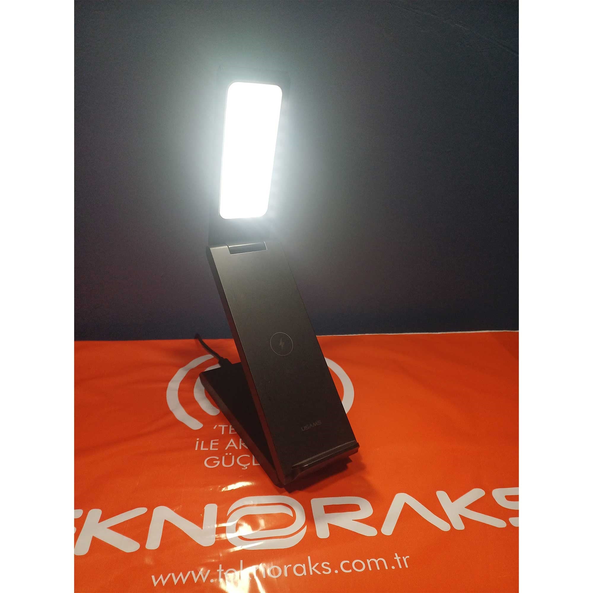 Usams US-CD181 15W 3in1 Arada Masa Lambası Özellikli Katlanabilir Kablosuz Şarj Standı OUTLET