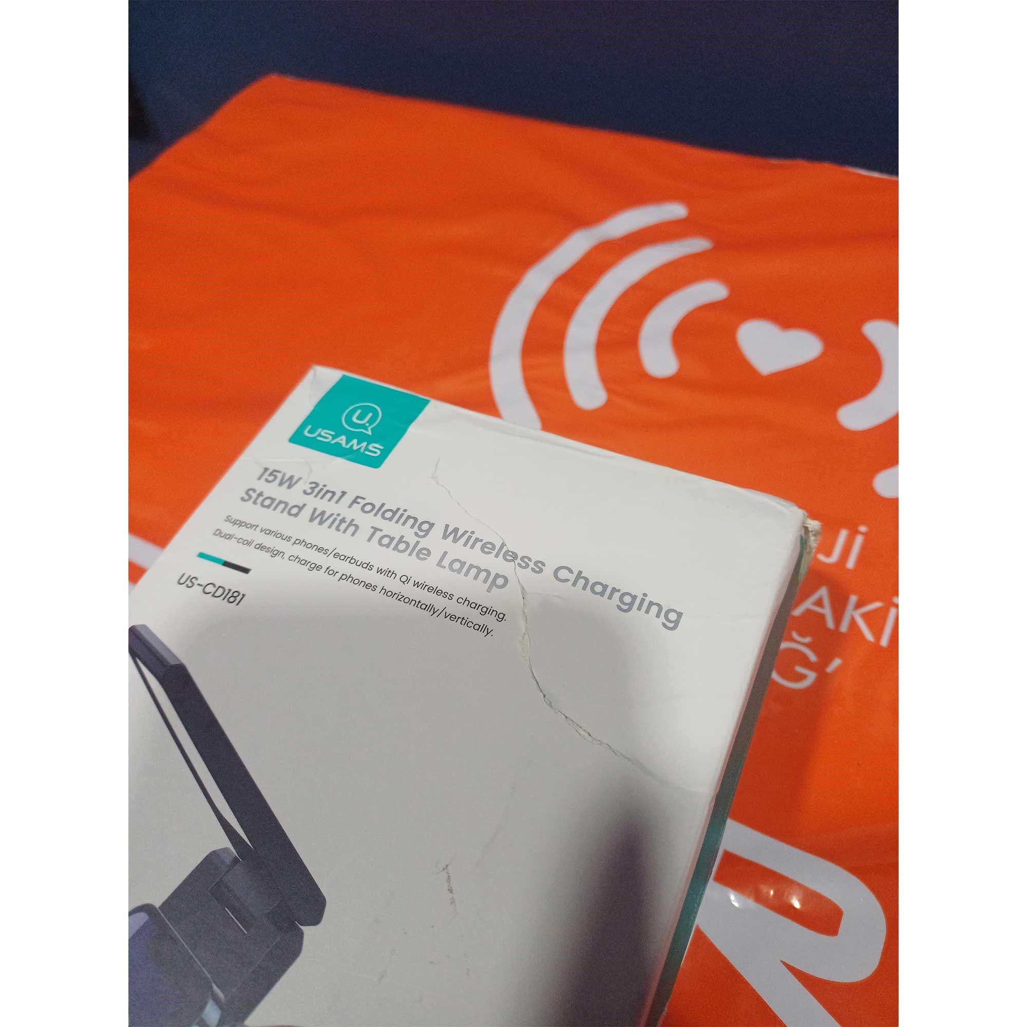 Usams US-CD181 15W 3in1 Arada Masa Lambası Özellikli Katlanabilir Kablosuz Şarj Standı OUTLET