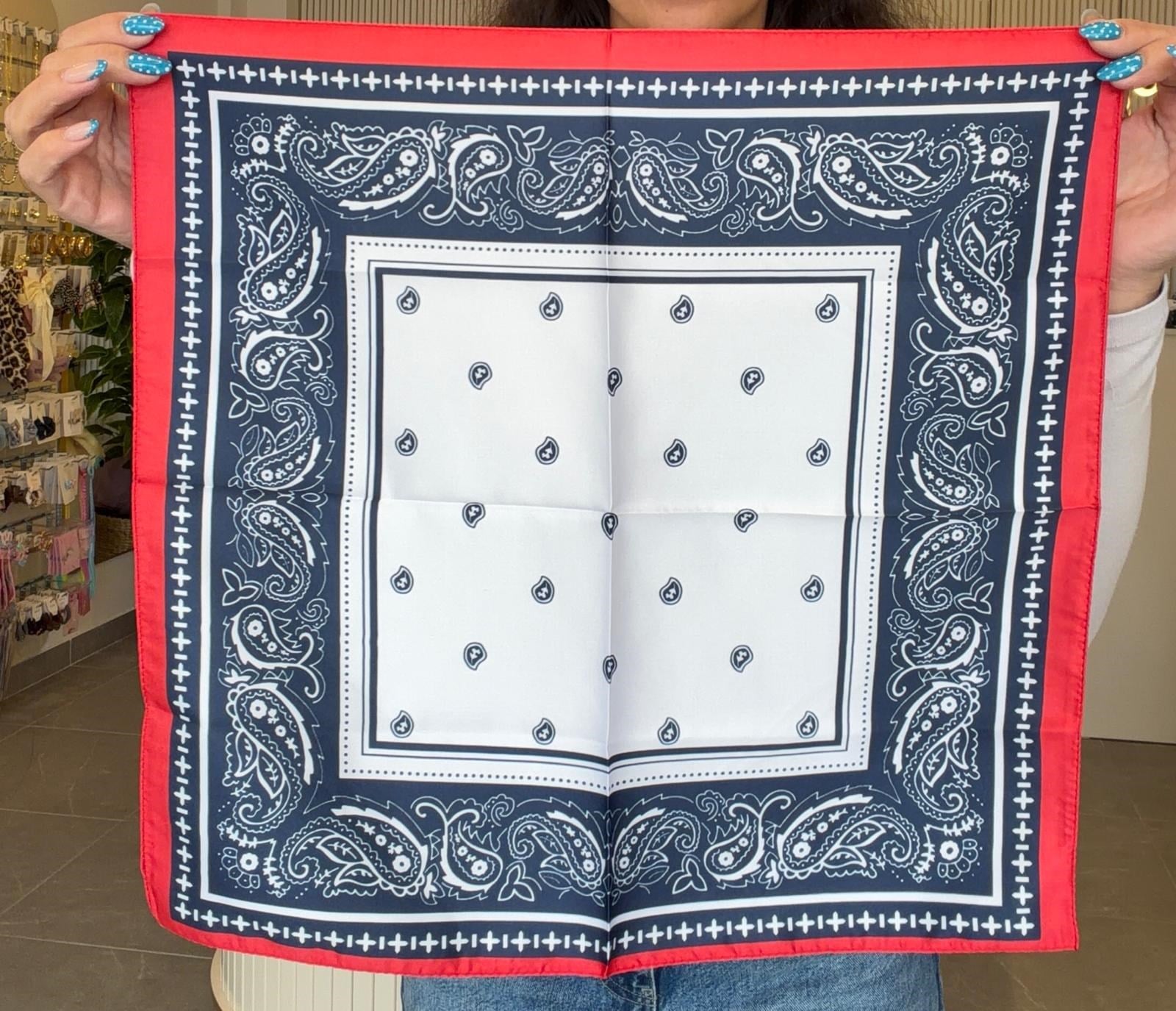 50*50 LACİVERT KIRMIZI DESENLİ BANDANA FULAR