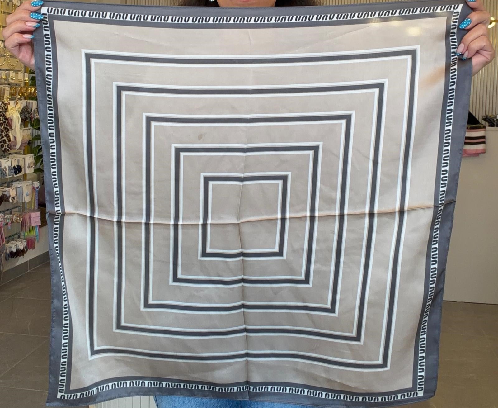 70*70 FÜME GRİ KARE DESENLİ FULAR