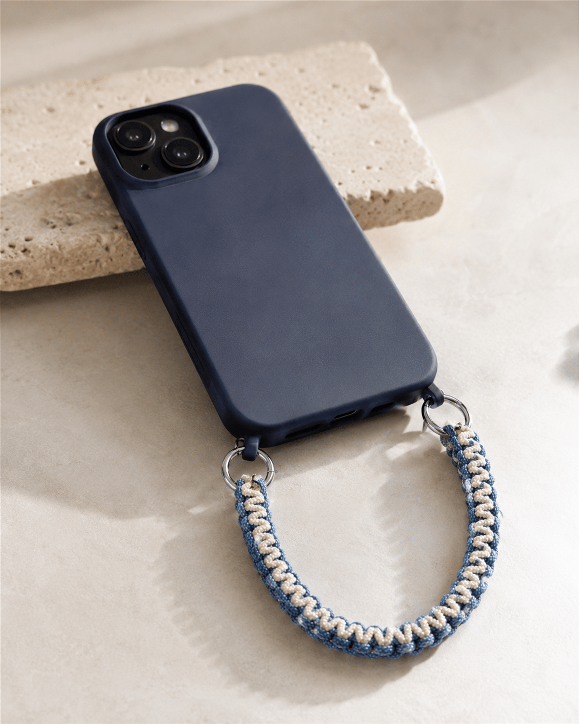 İconic Silver-Mavi Makrome Örgü Telefon Askısı | El Örgüsü Telefon İpi ve Çanta Aksesuarı