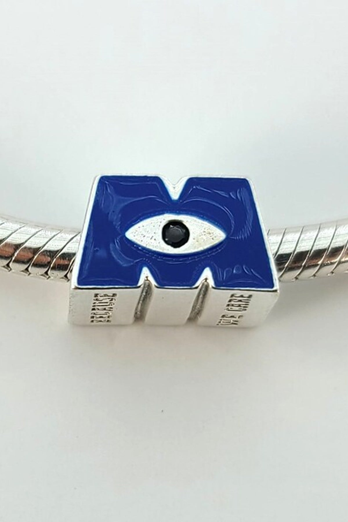  Pixar Sevimli Canavarlar M Logo Charm