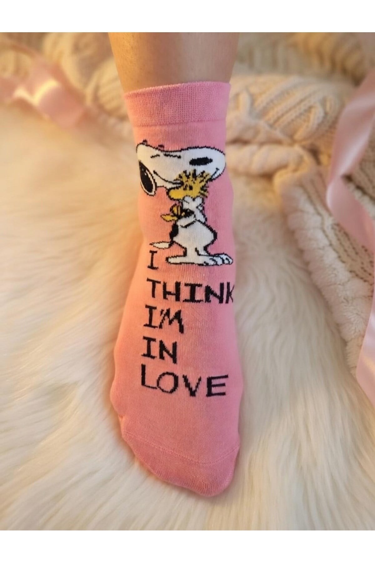 Sevimli Snoopy Desenli Pembe Çorap – Eğlenceli ve Konforlu 🐶💗