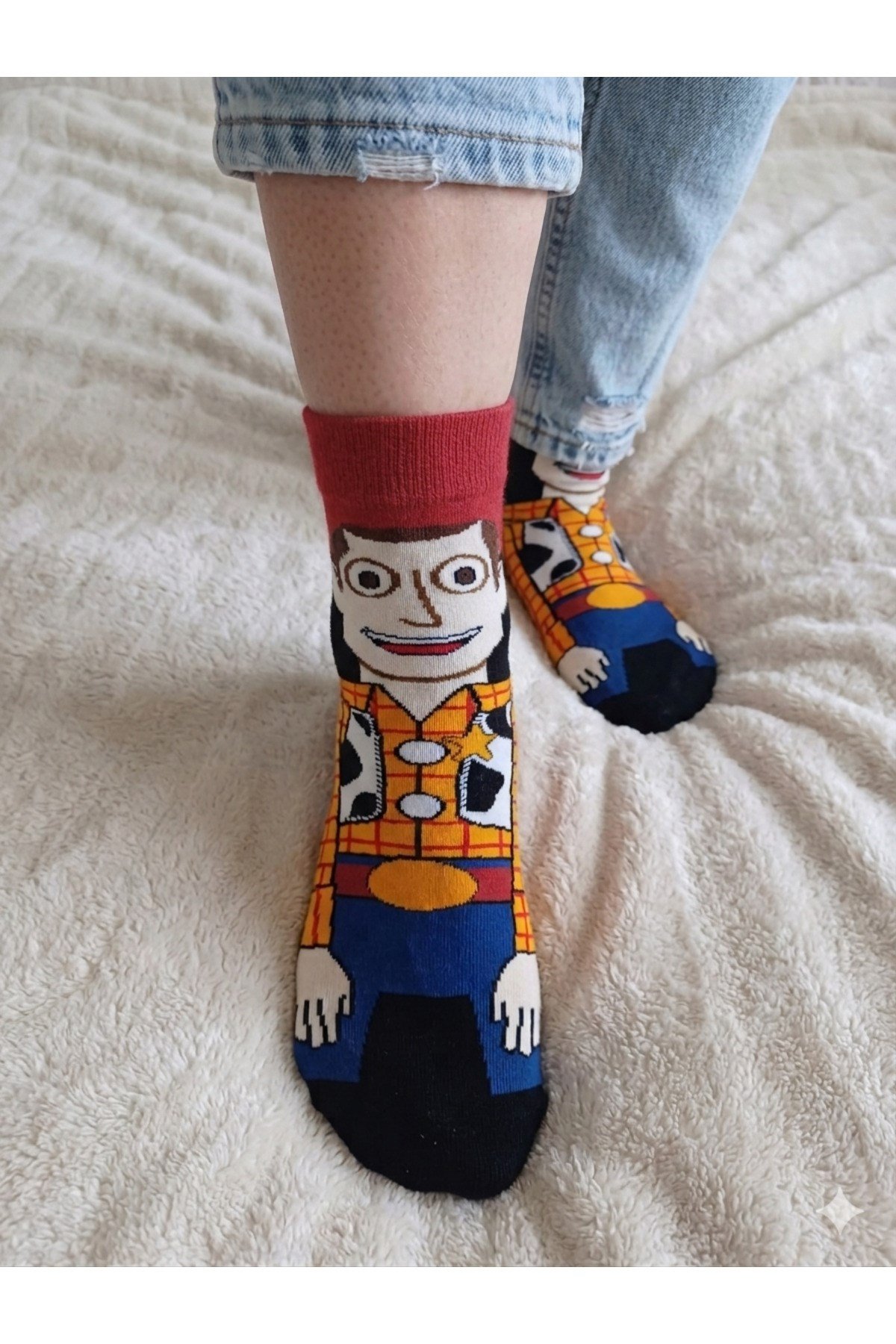 Woody Desenli Renkli Çorap – Eğlenceli ve Konforlu 🤠✨