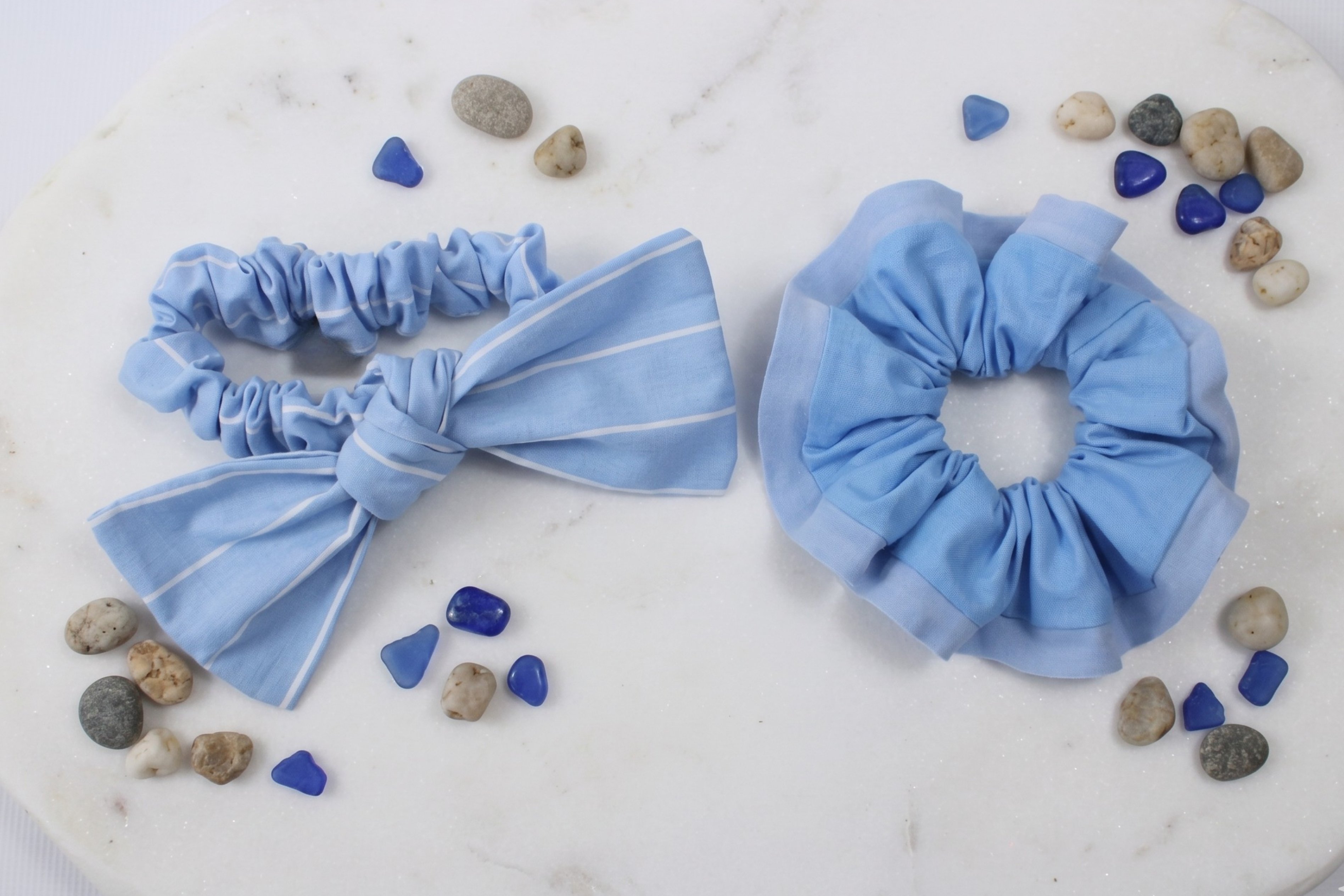 Bow Bomb Serisi: Gök Mavisi Çizgili 2'li Scrunchie ve Fiyonk Seti