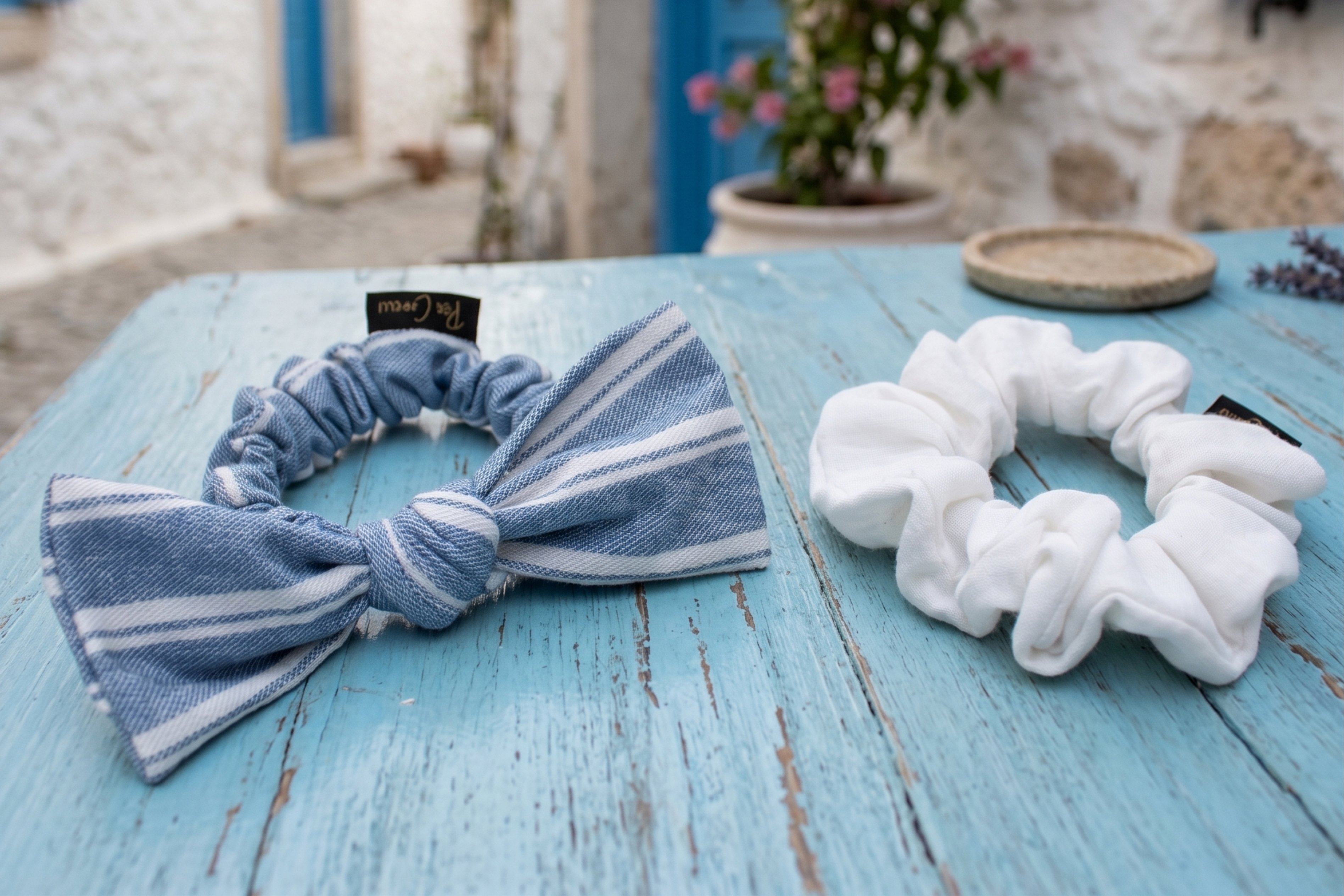 Bow Bomb Serisii: Müslin Dokulu Gök Mavisi Çizgili 2'li Scrunchie ve Fiyonk Seti