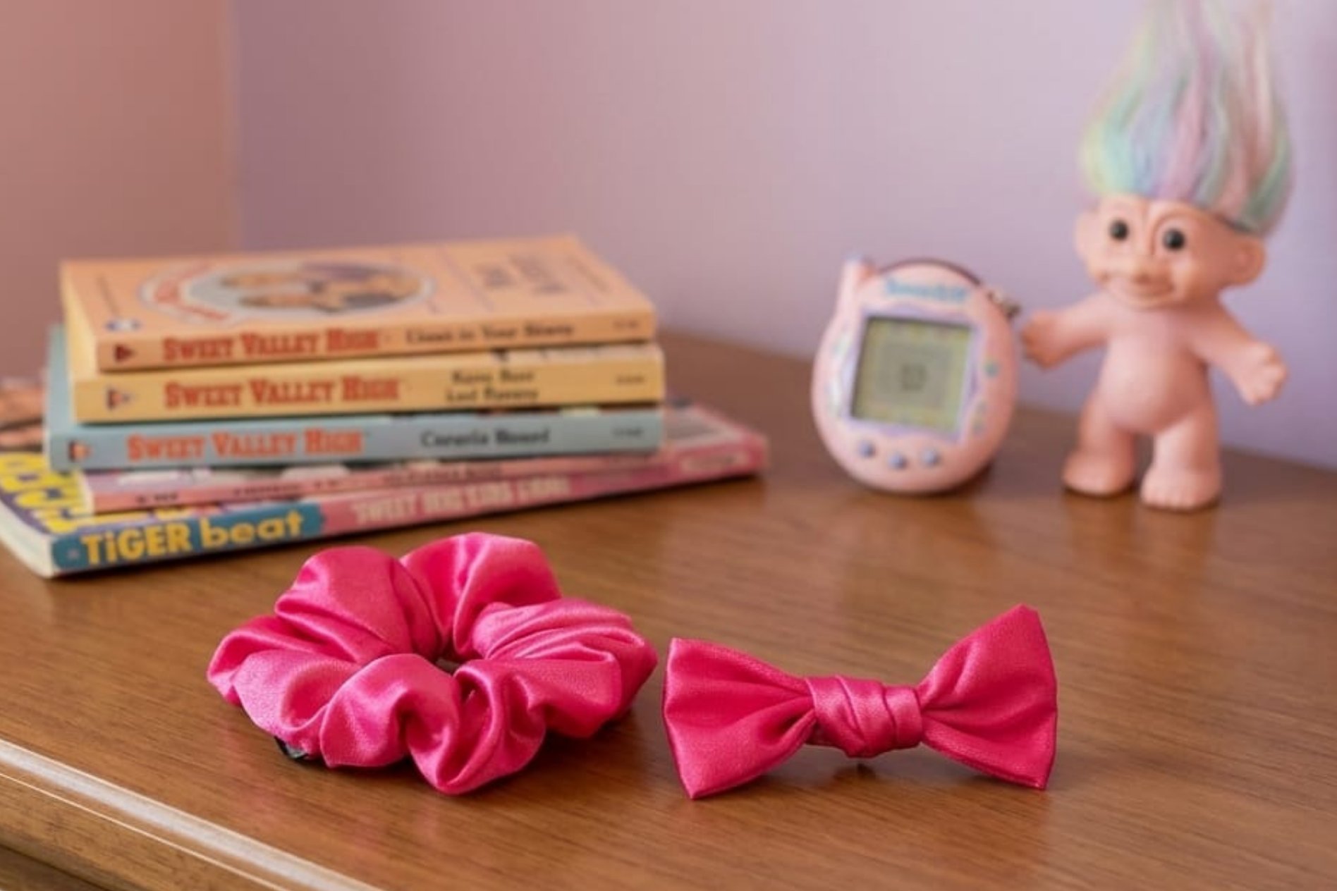 Fuşya Işıltılı Scrunchie ve Fiyonk Yan Toka Seti 