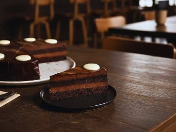 Donuk Rella Cake Devils Fudge Cake Yoğun Çikolatalı Pasta 1900 g - 12 Dilim - EDTİstanbul - EDT100124 - EDT İstanbul