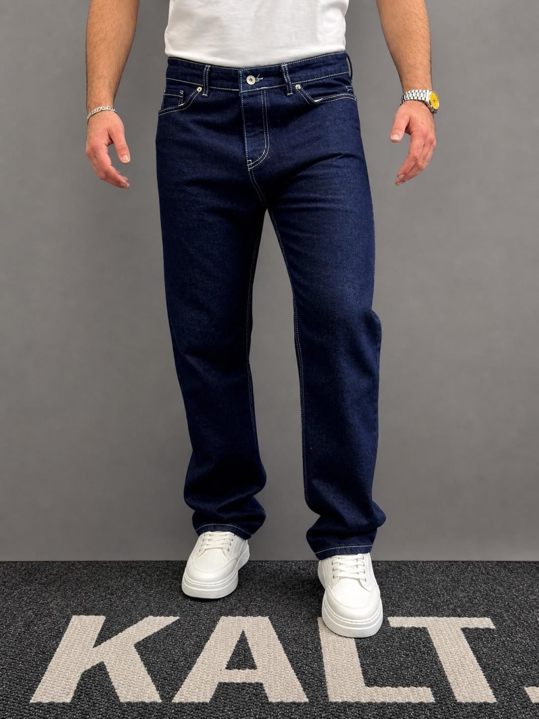 Beyaz Dikiş Detaylı Baggy Jean