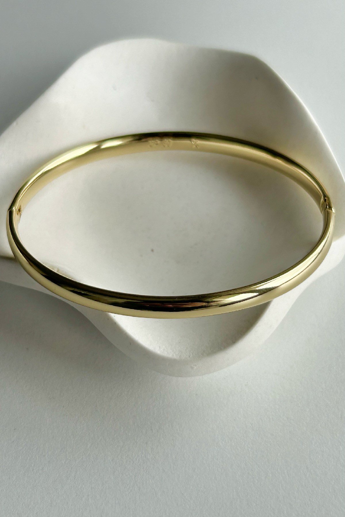 Özel Seri 14K Altın Kaplama İnce Kadın Kelepçe Bileklik (Birinci Sınıf Kalite/Kararmaz/Paslanmaz) - 18 cm